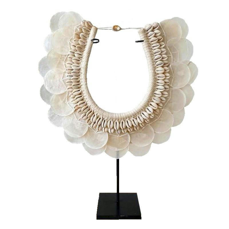 LEONY - Collier décoratif en coquillages, blanc L33 x H48 cm