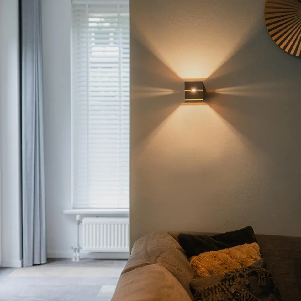 Qazqa wandlamp transfer groove bronskleurig g9