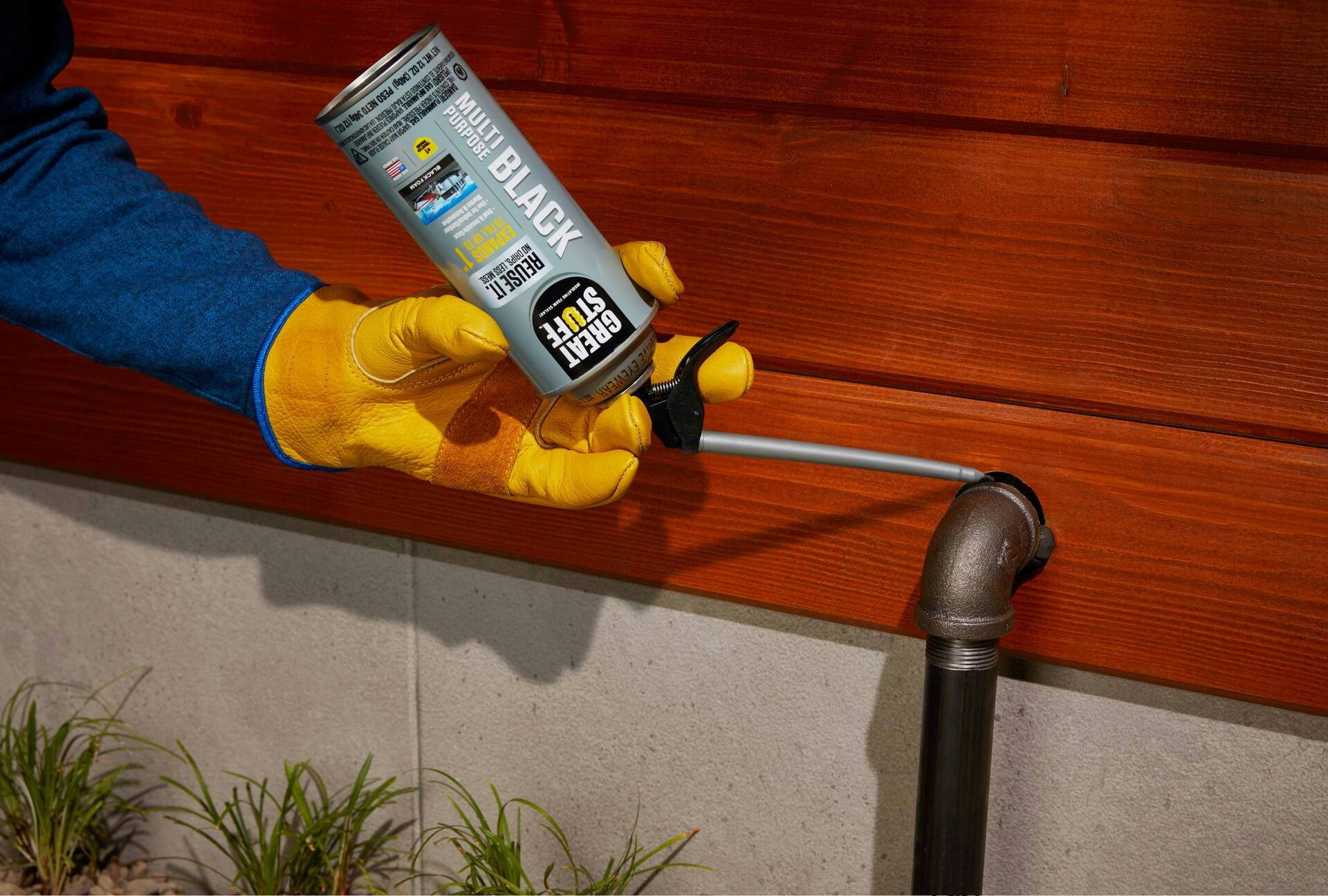 Great Stuff Multi-Purpose Black Insulating Foam Sealant with Smart Dispenser, Indoor/Outdoor, 12-oz