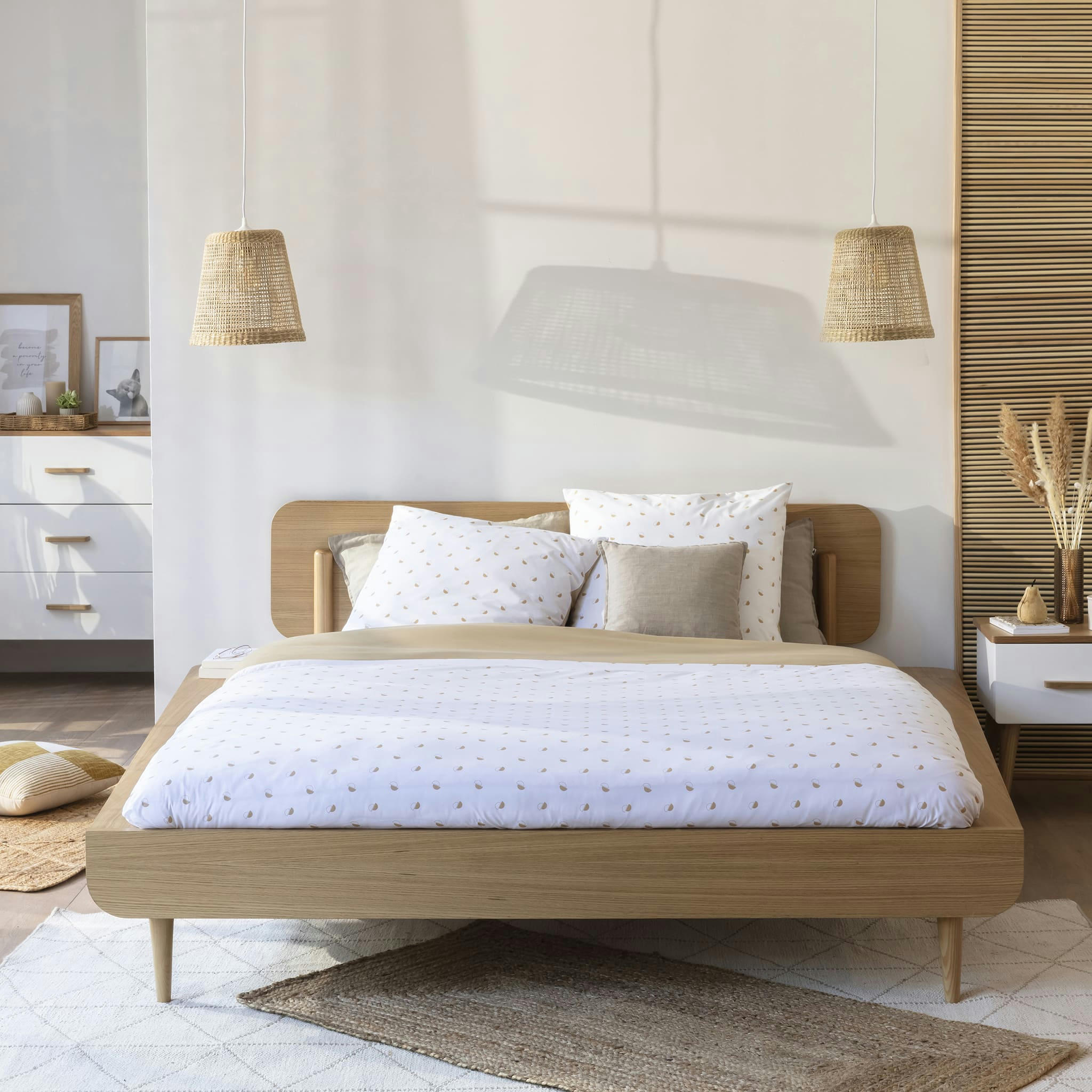 - Ensemble lit et tête de lit en bois naturel