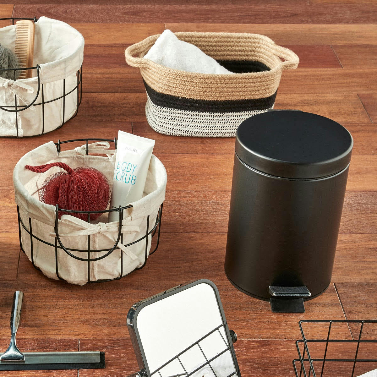 ESSENTIELLE - Poubelle à pédale 3L en métal noir