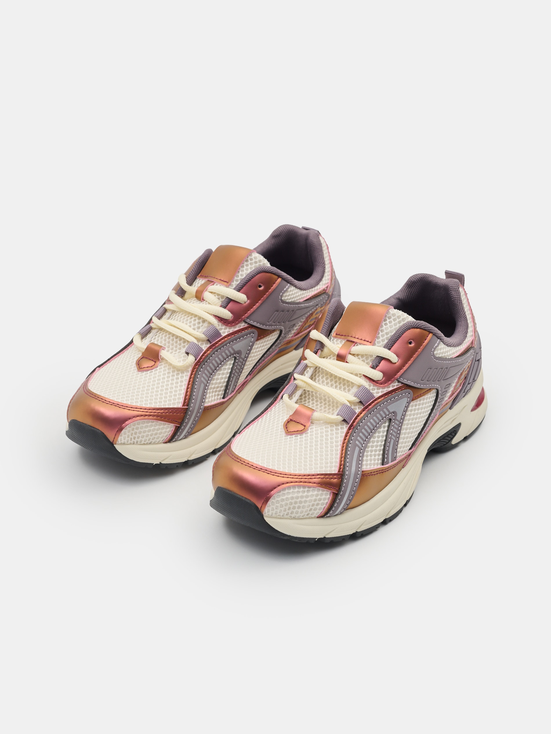 Sneakersy z siateczką i grubą podeszwą
