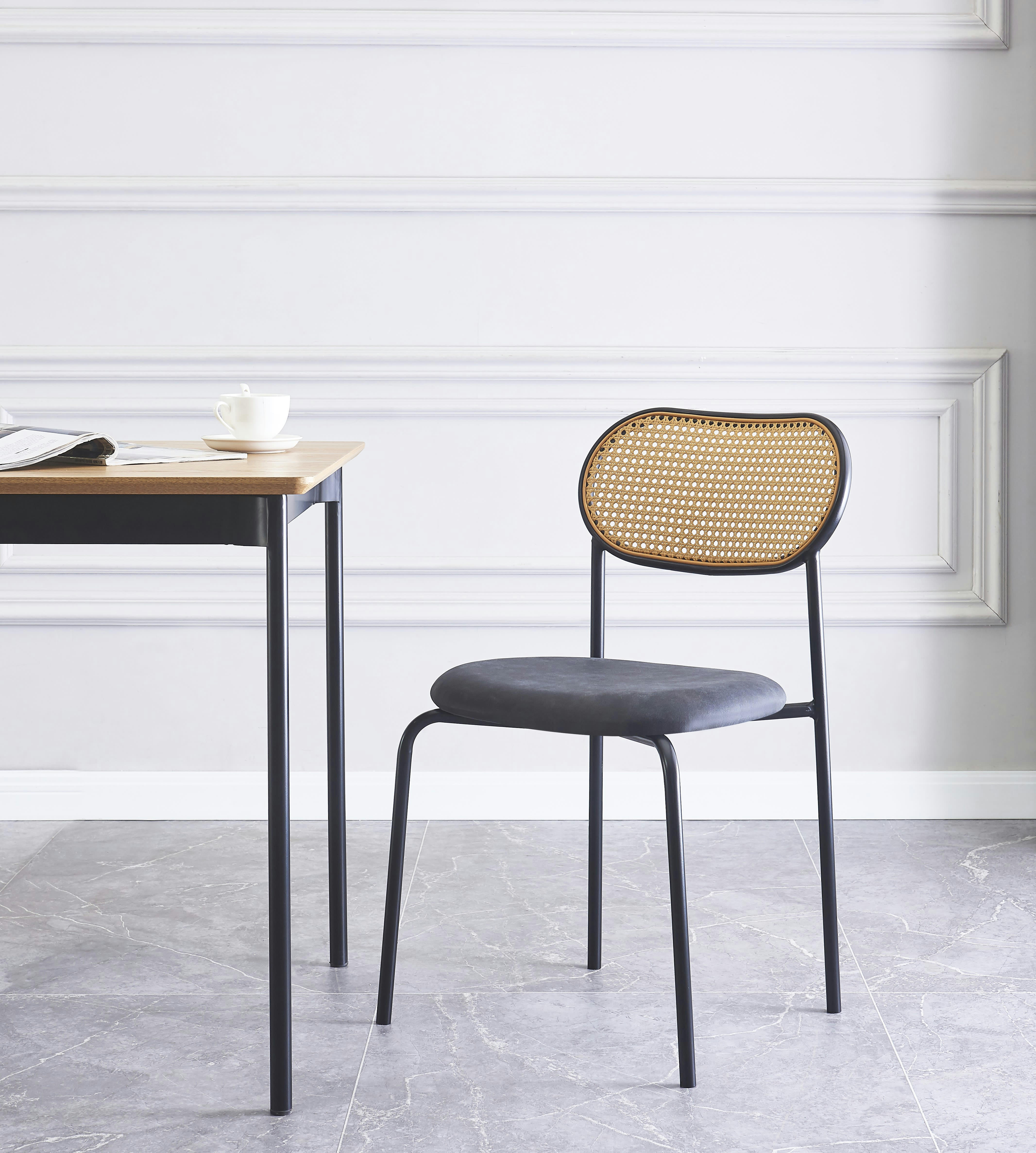 - Lot de 2 chaises en métal et cannage avec assise en simili noir