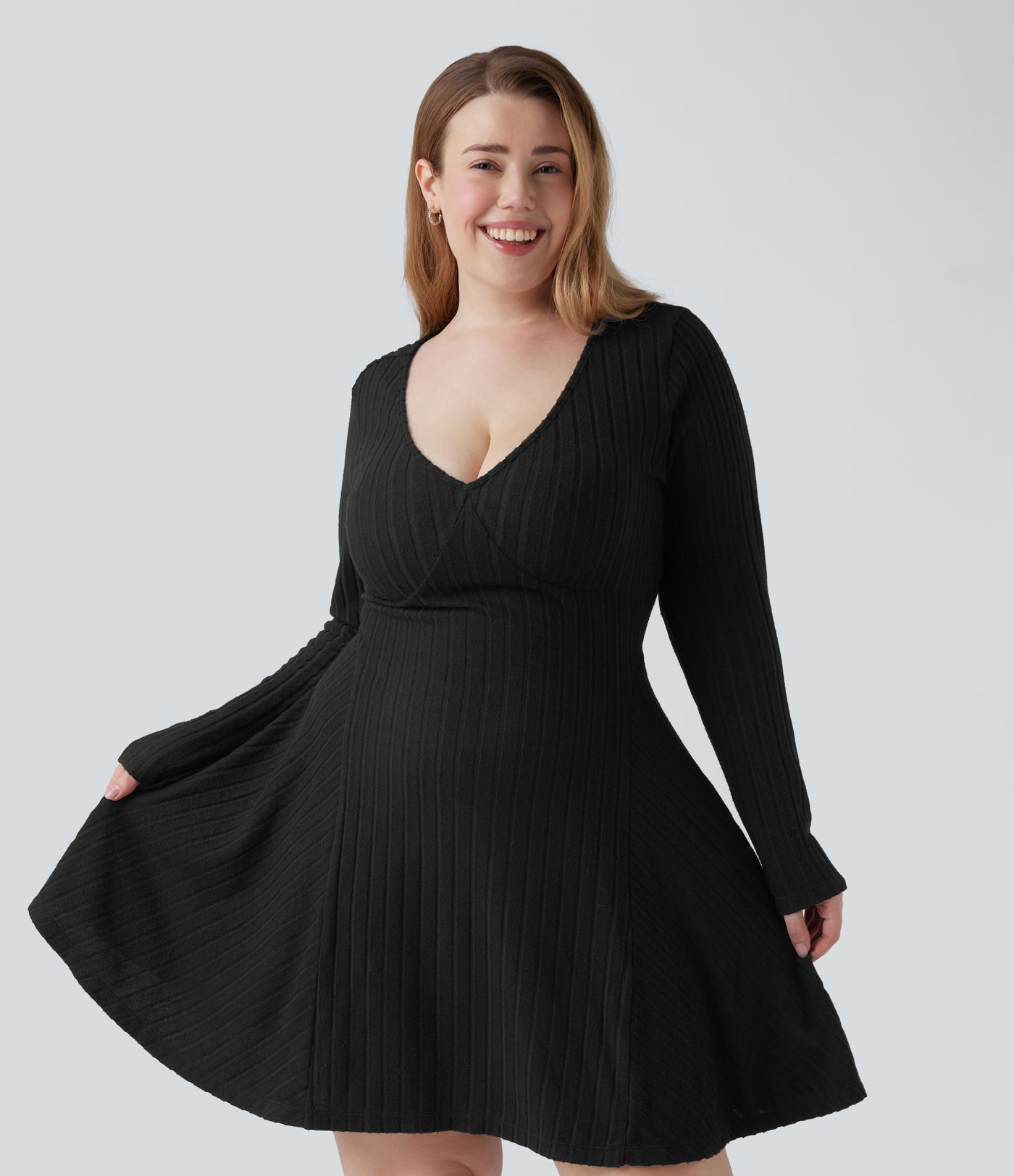 Robe mini évasée grande taille en maille côtelée à encolure en V, manches longues et poches