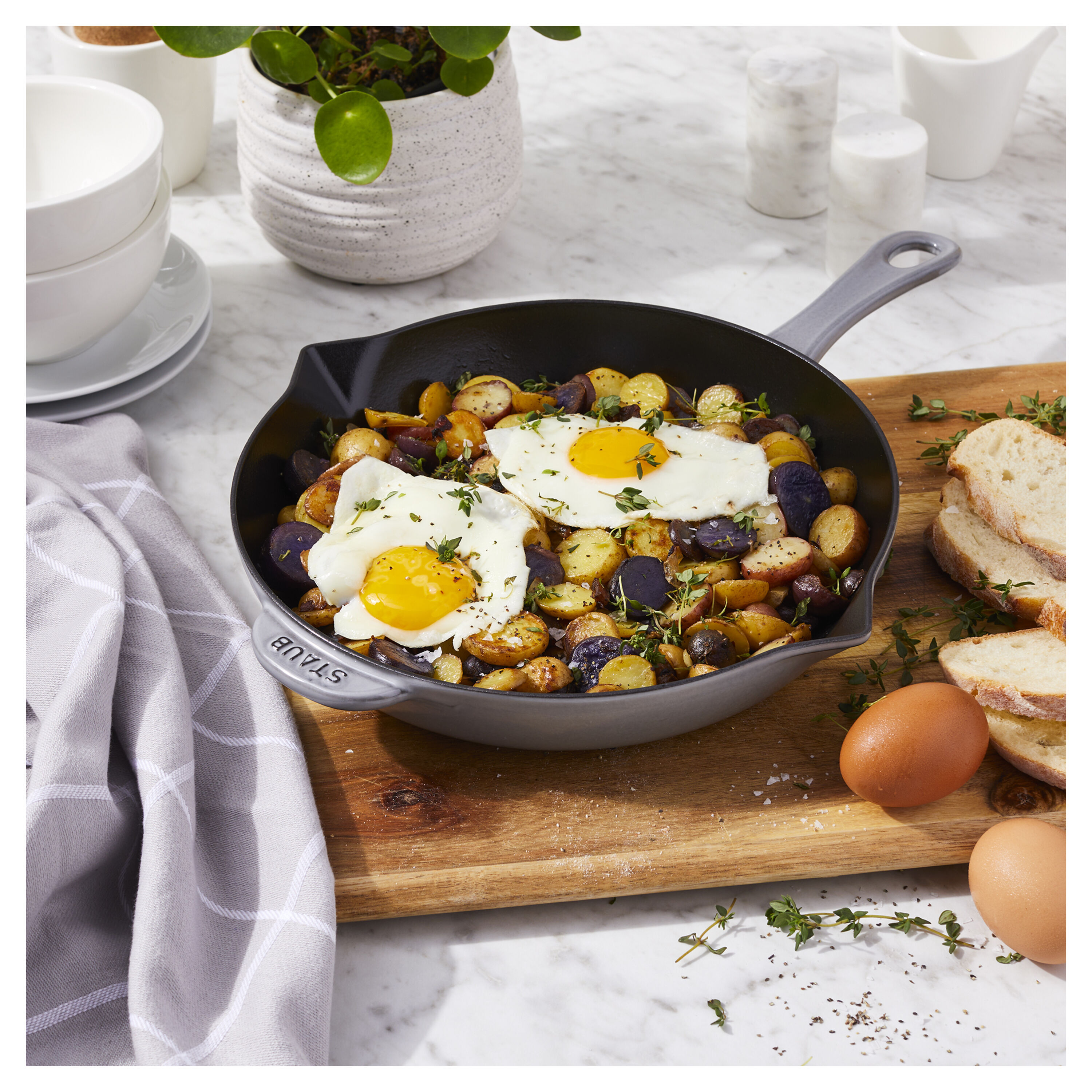 26 cm Cast iron Frying pan graphite-grey