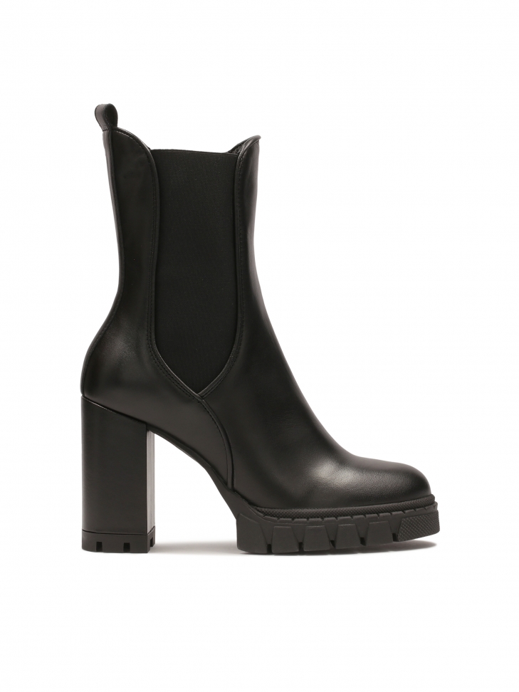 Leather heeled boots with high upper