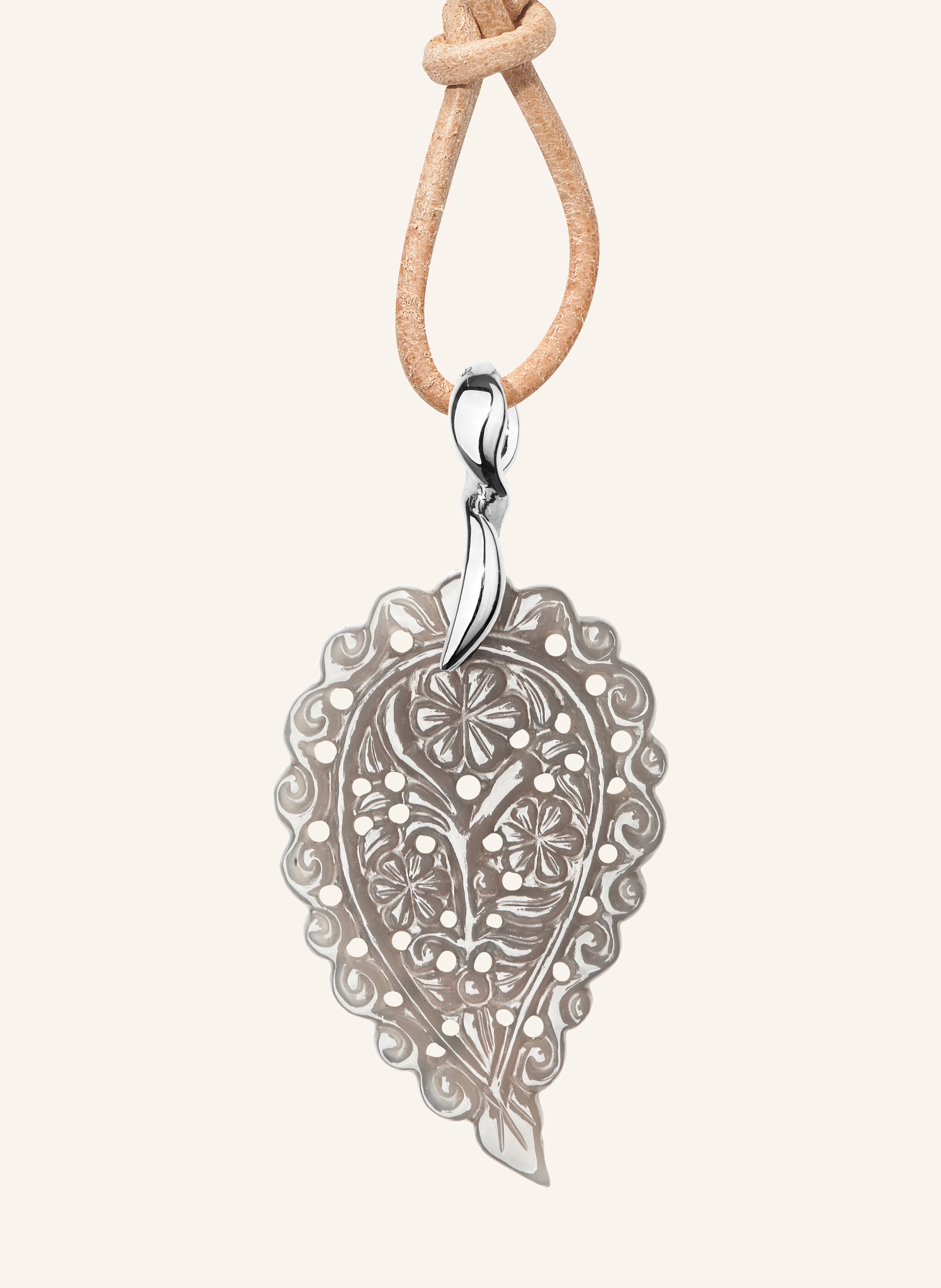 TAMARA COMOLLI Anhänger PENDANT INDIA MEDIUM GREY CHALCEDONY aus 18 Karat Weißgold und grauem Chalcedon