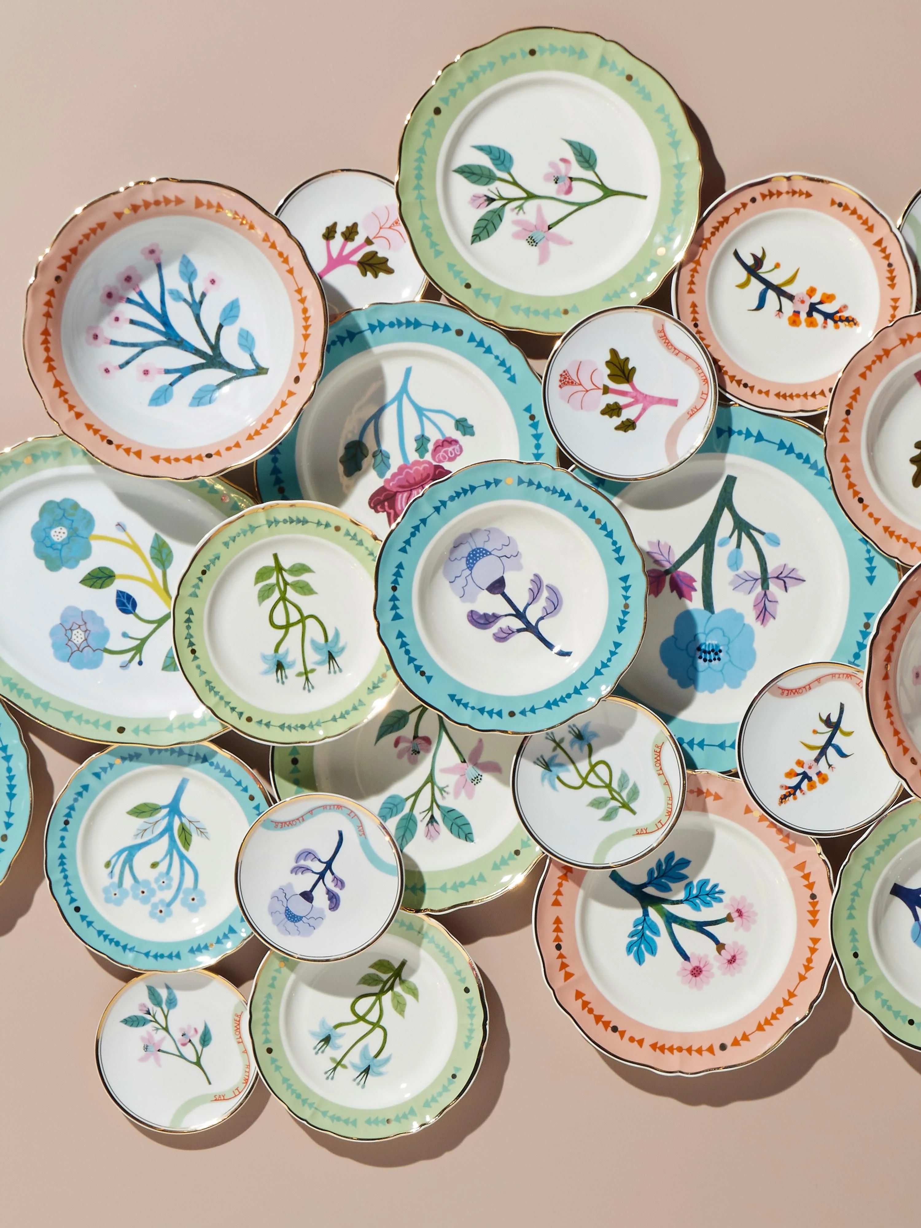 Handgefertigter Speiseteller Botanica aus Porzellan