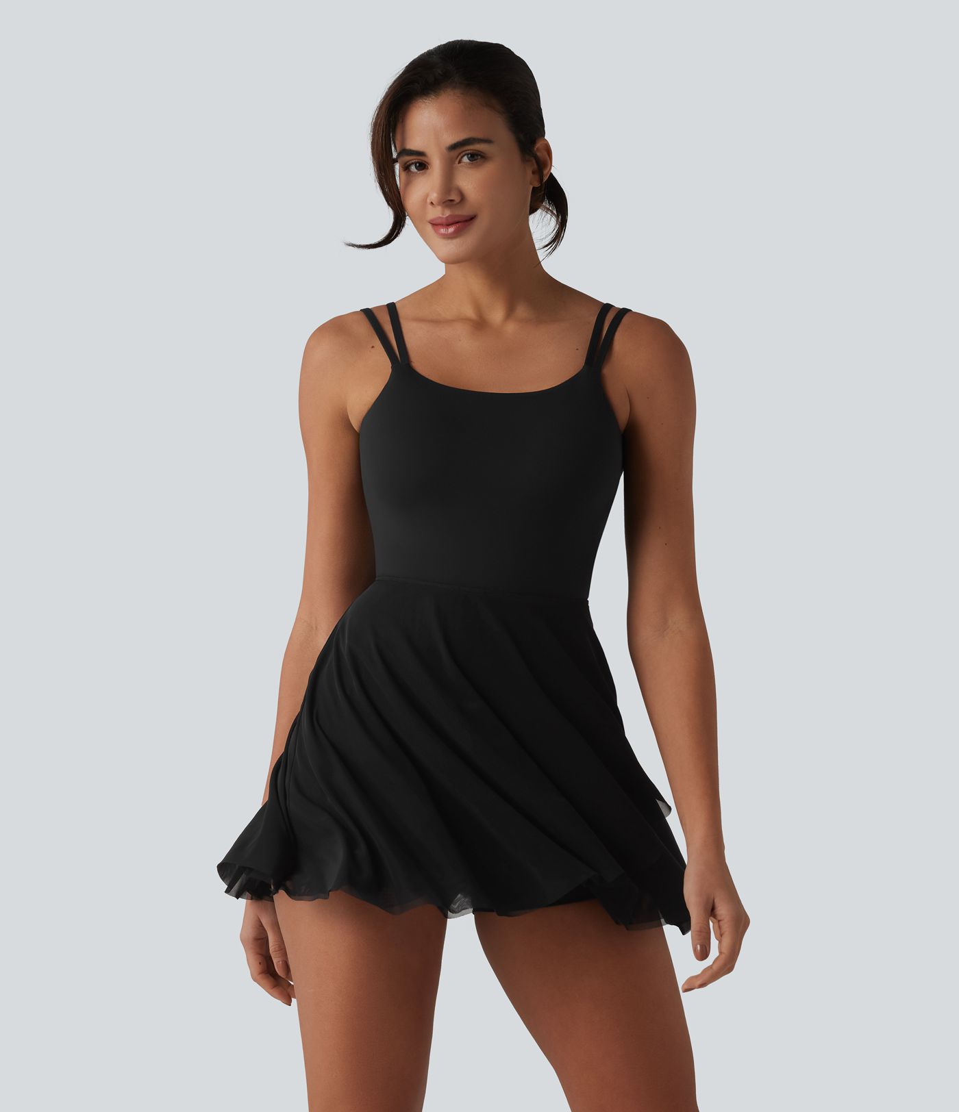 Robe de tennis courte 2-en-1 à bretelles SoftlyZero™ dos nu avec mesh contrasté, brassière intégrée et poches – Édition Easy Peasy – UPF 50