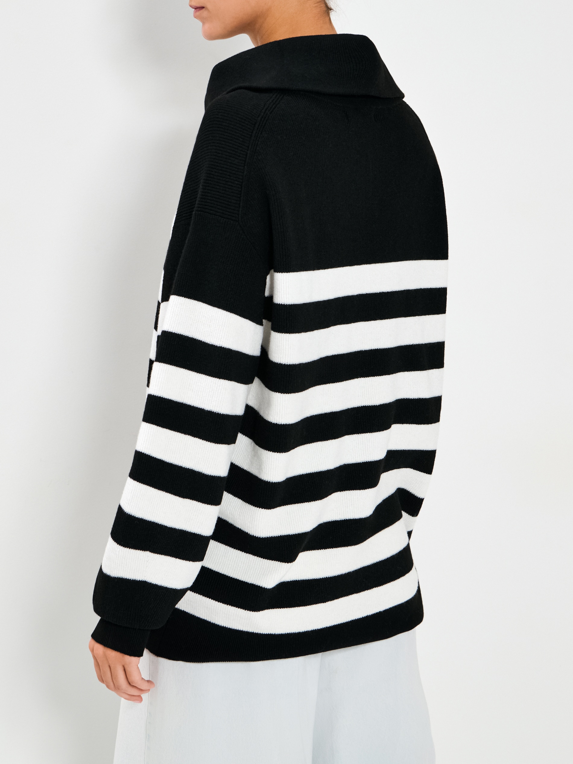 Sweter w paski