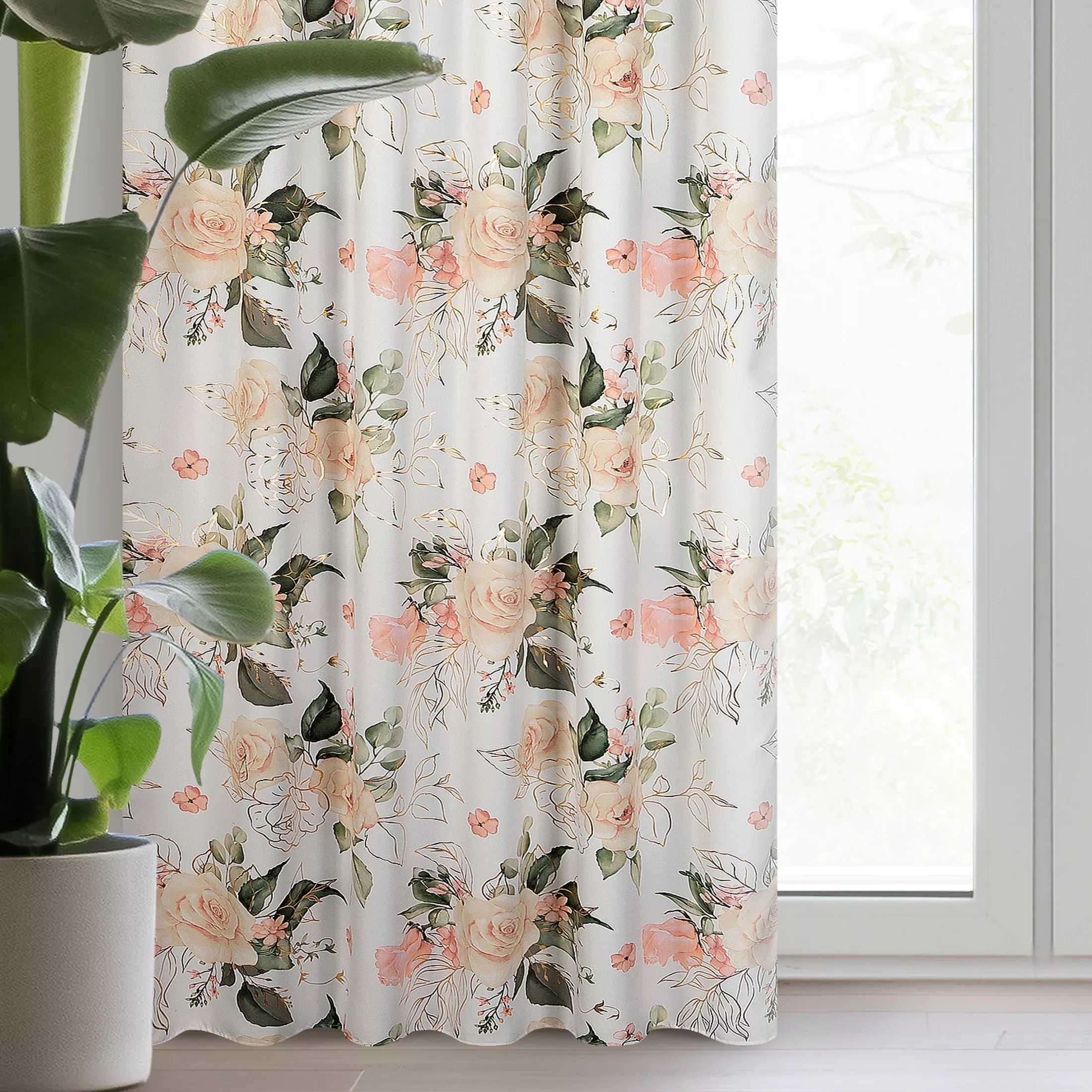 Zasłona biało, różowa w piękne róże , zaciemniająca 135x270 taśma ROSE