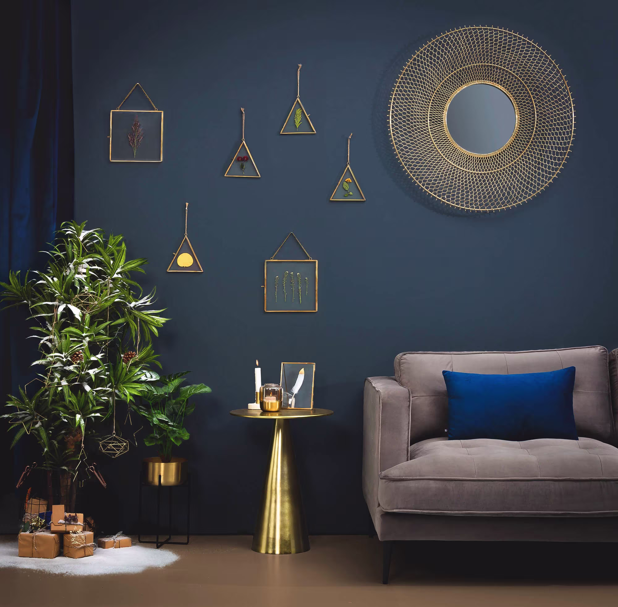 Mesa auxiliar Rhet de metal con acabado dorado Ø 39 cm