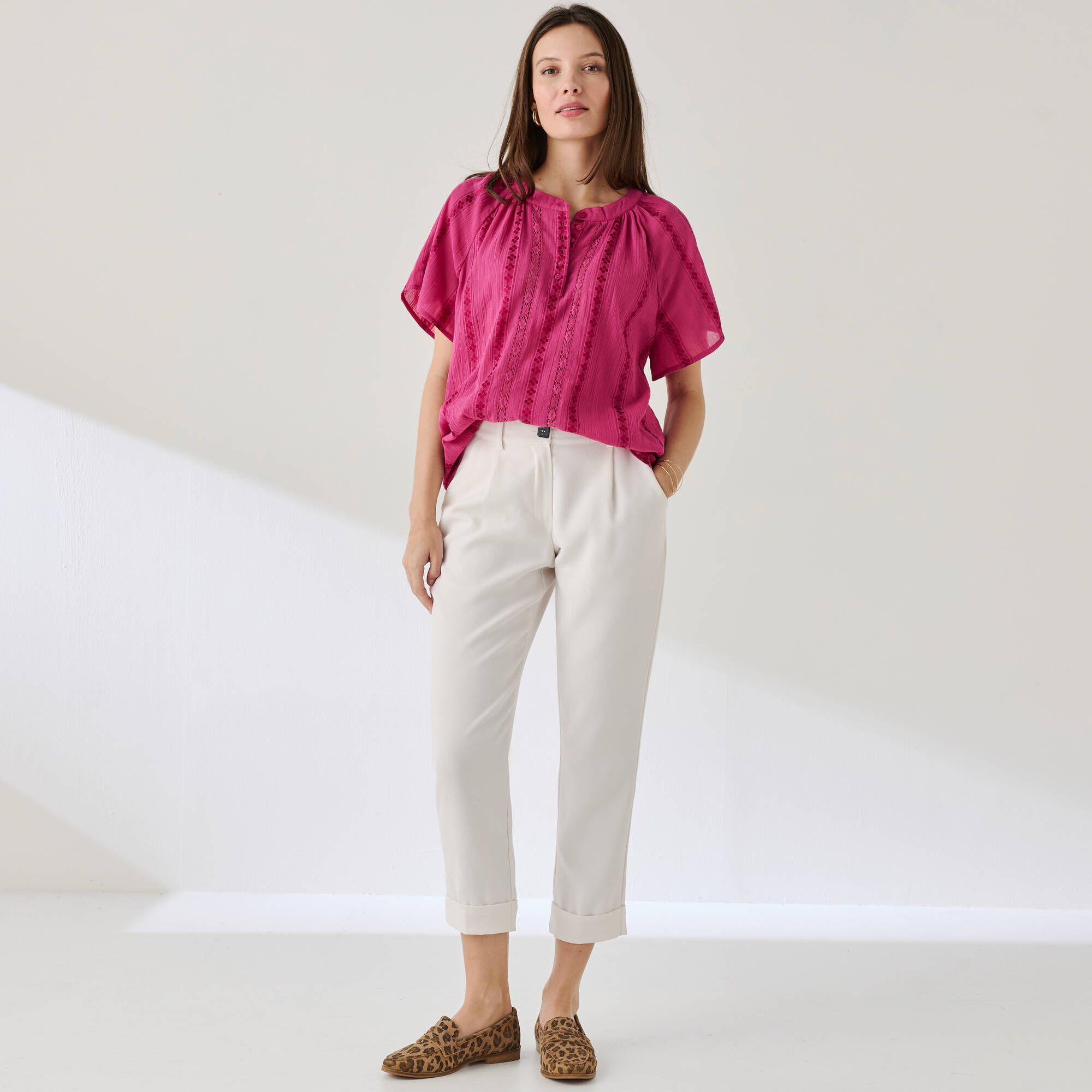 Blouse manches courtes finitions en macramé, unie