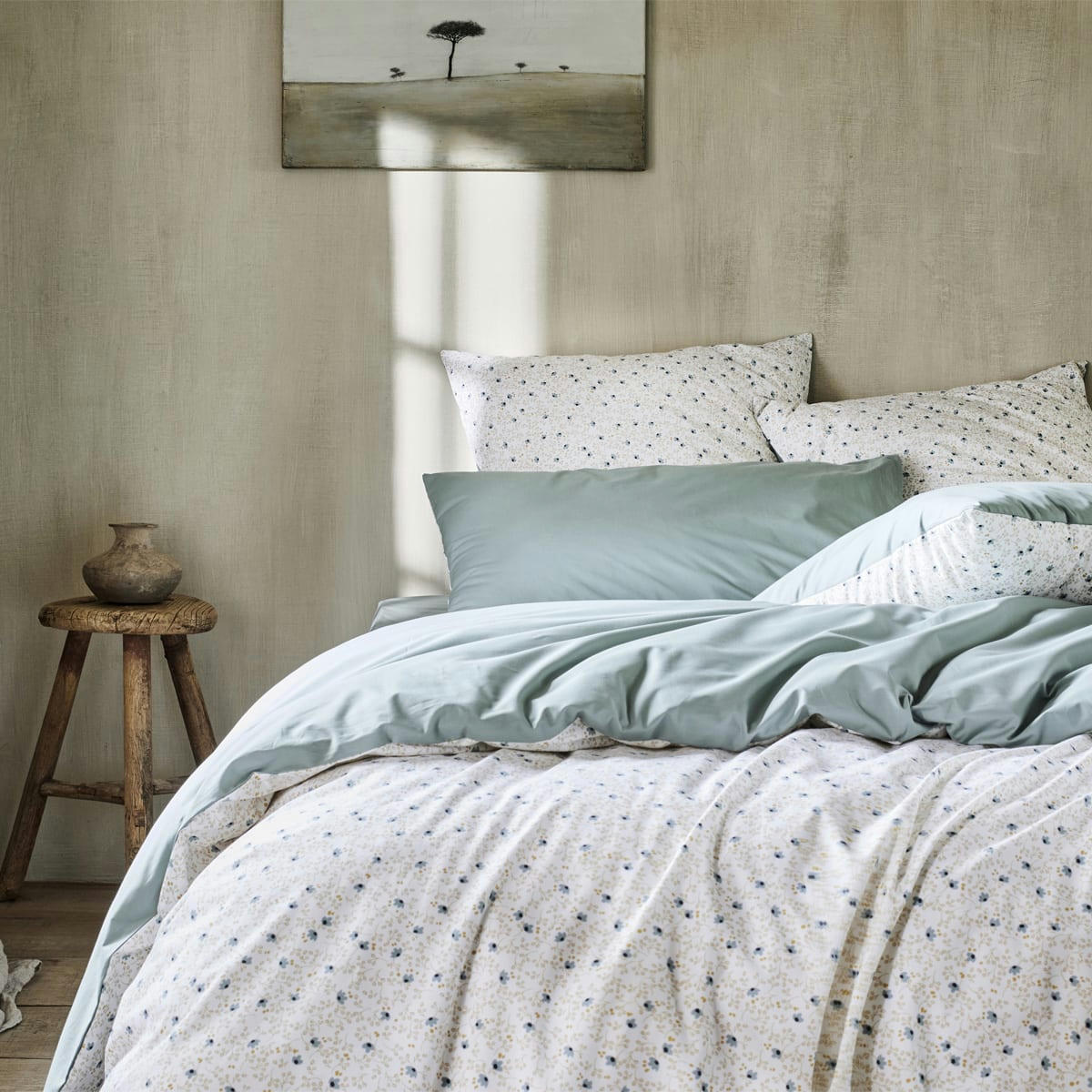 FLEURS DE LIN - Parure imprimée en percale de coton bleu clair 140x200