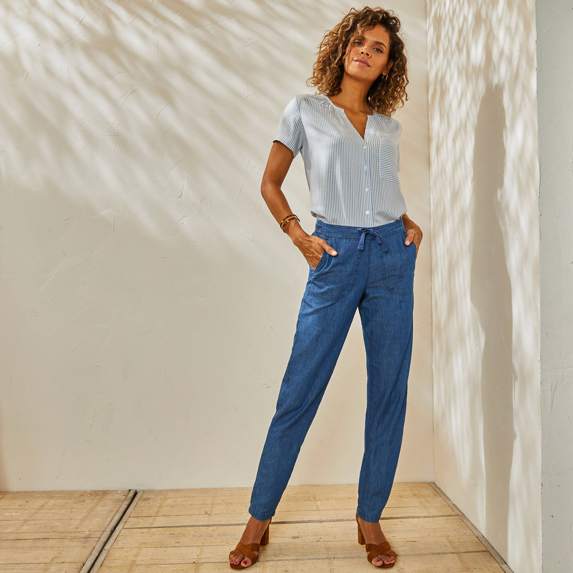 Pantalon fuselé, denim léger