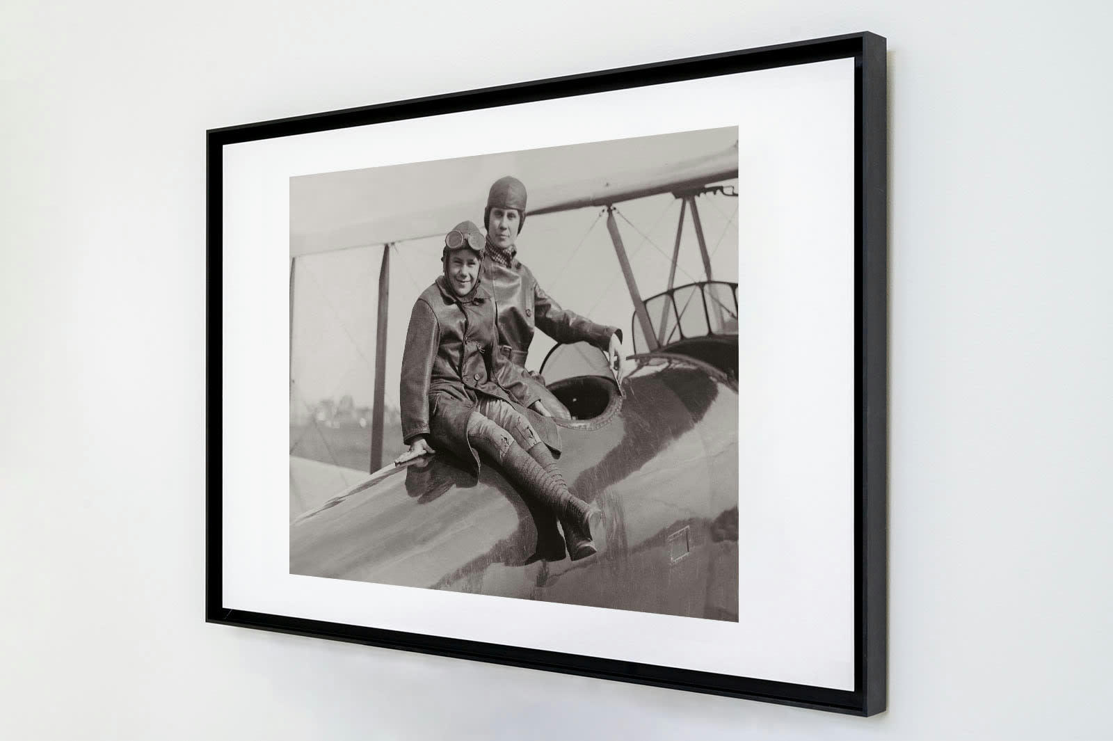 DANS LES AIRS - Photo ancienne noir et blanc avion n°04 cadre noir 60x90cm