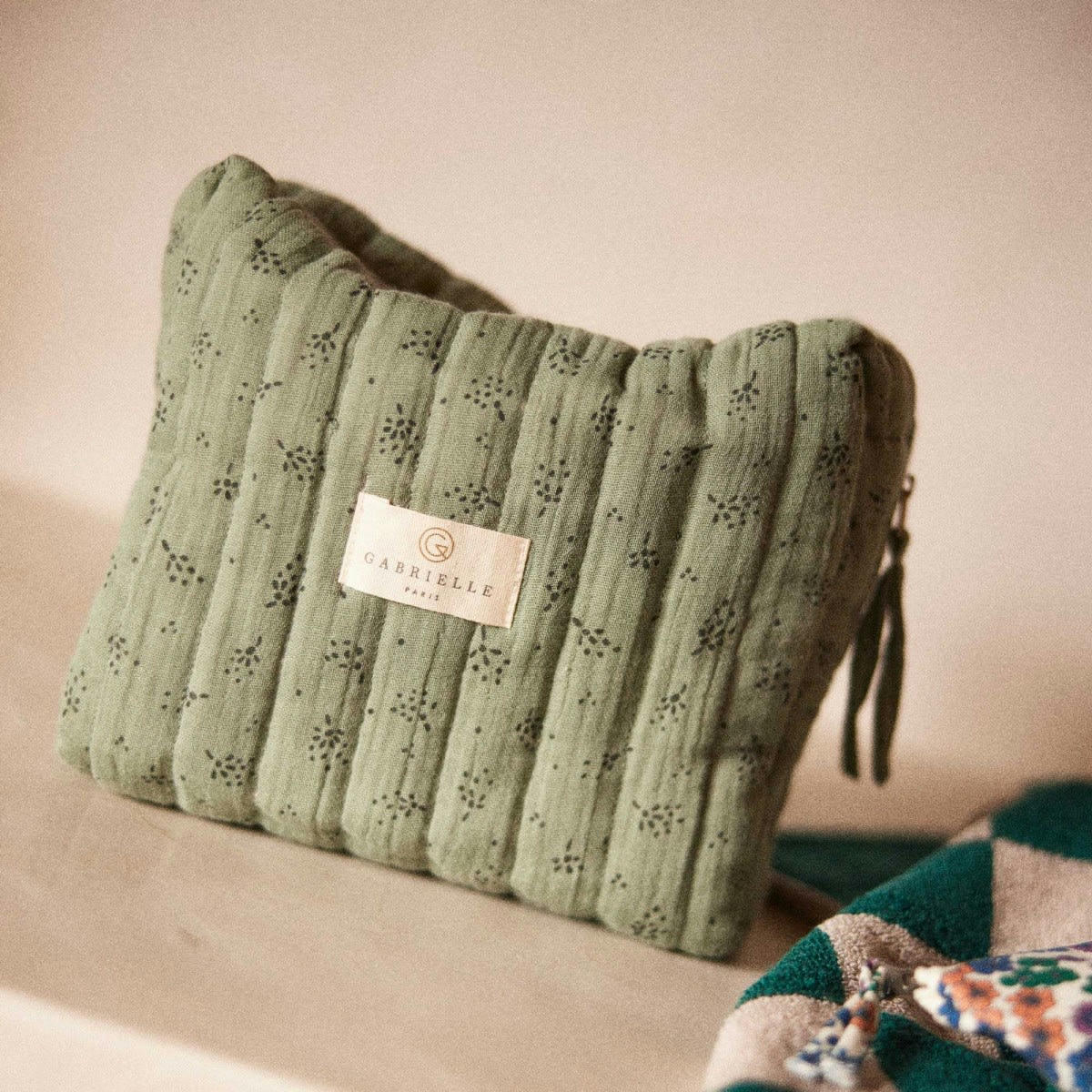 GREEN & KIDS - Trousse de toilette en gaze de coton bio à motifs vert