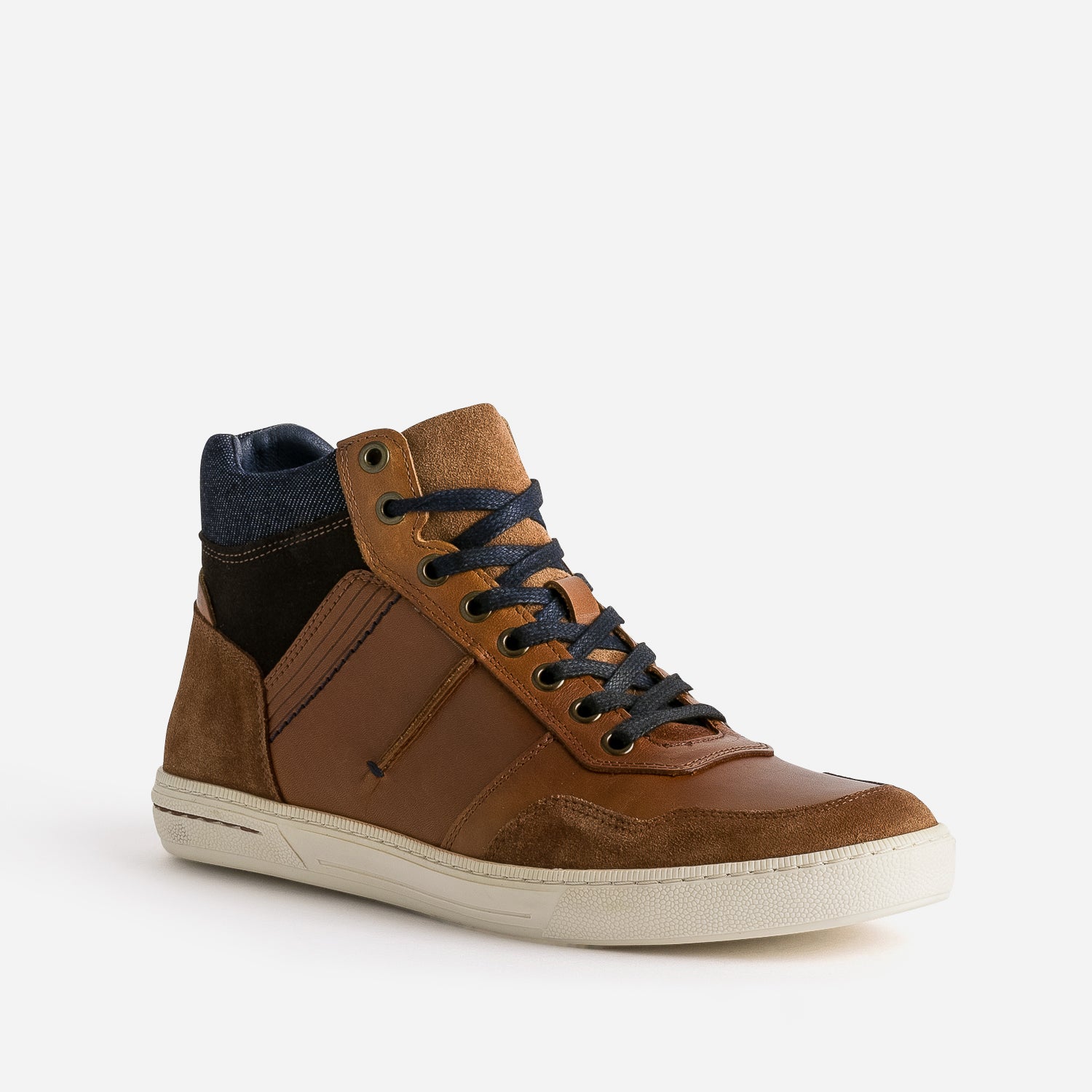 Basket cognac cuir à découpes