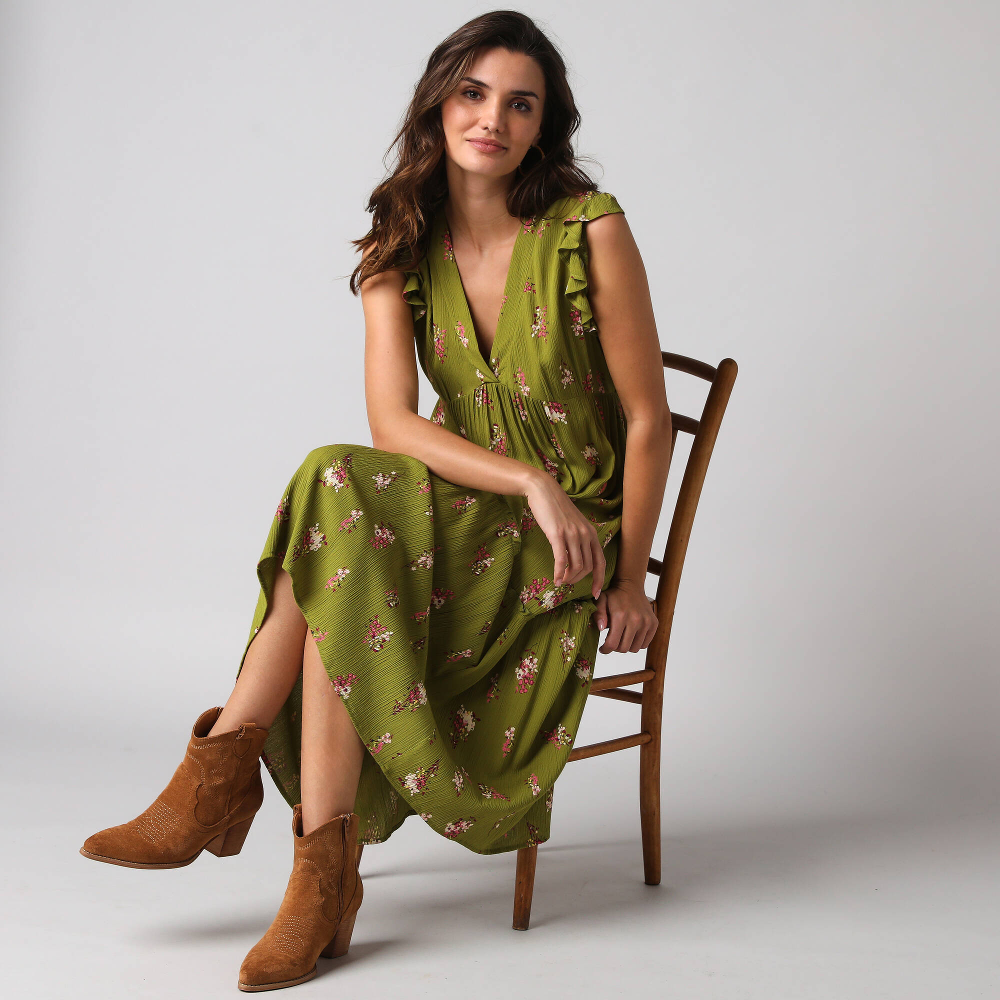 Robe longue col V, en crépon imprimé bouquets fleuris