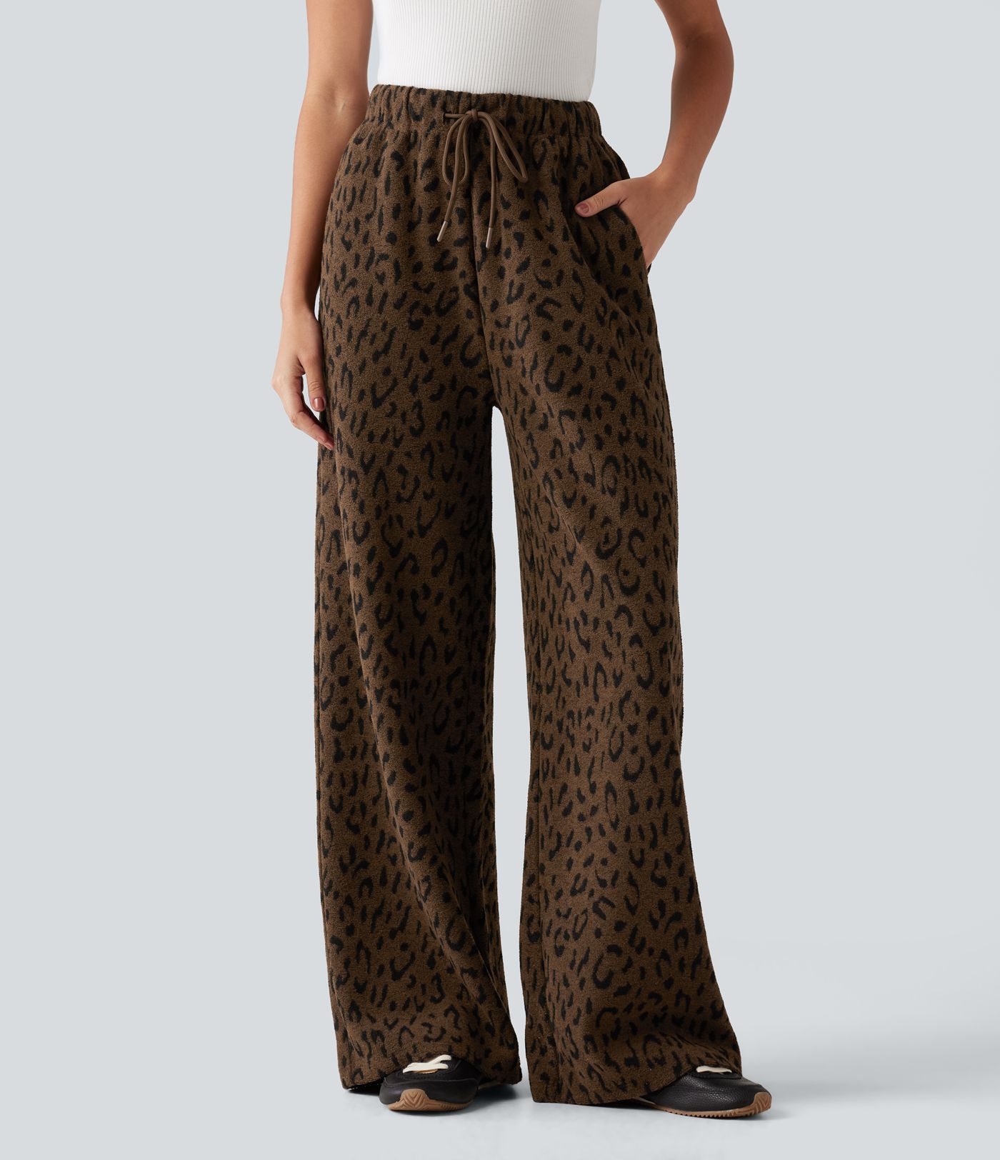 Pantalon taille haute coupe large en tissu pelucheux imprimé léopard, à cordon de serrage et poches