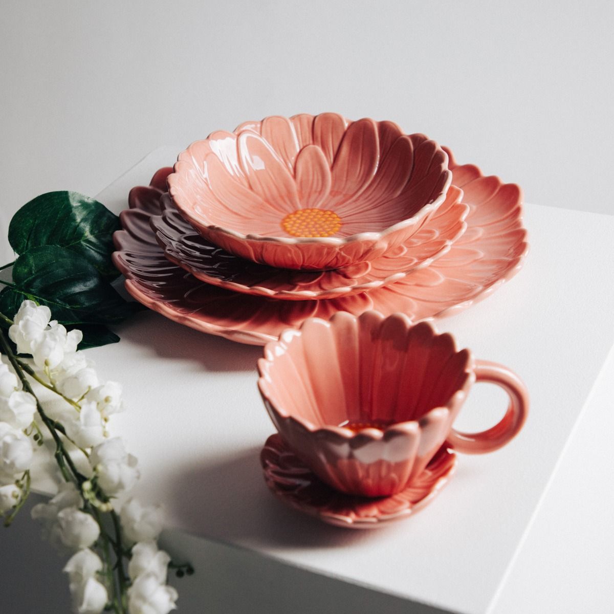 Talerz RASSET obiadowy z kwiatem różowy 26 cm