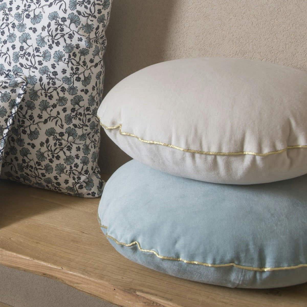 BONBON - Coussin velours de coton  43cm Ø bleu