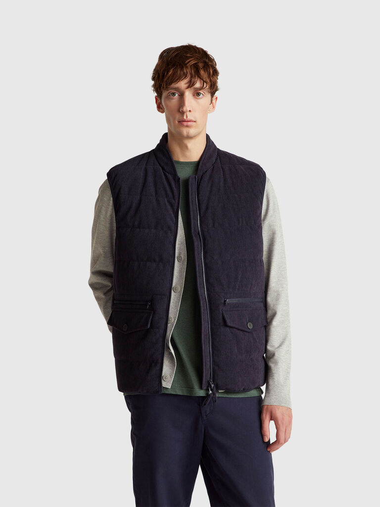 Vest with pockets in corduroy