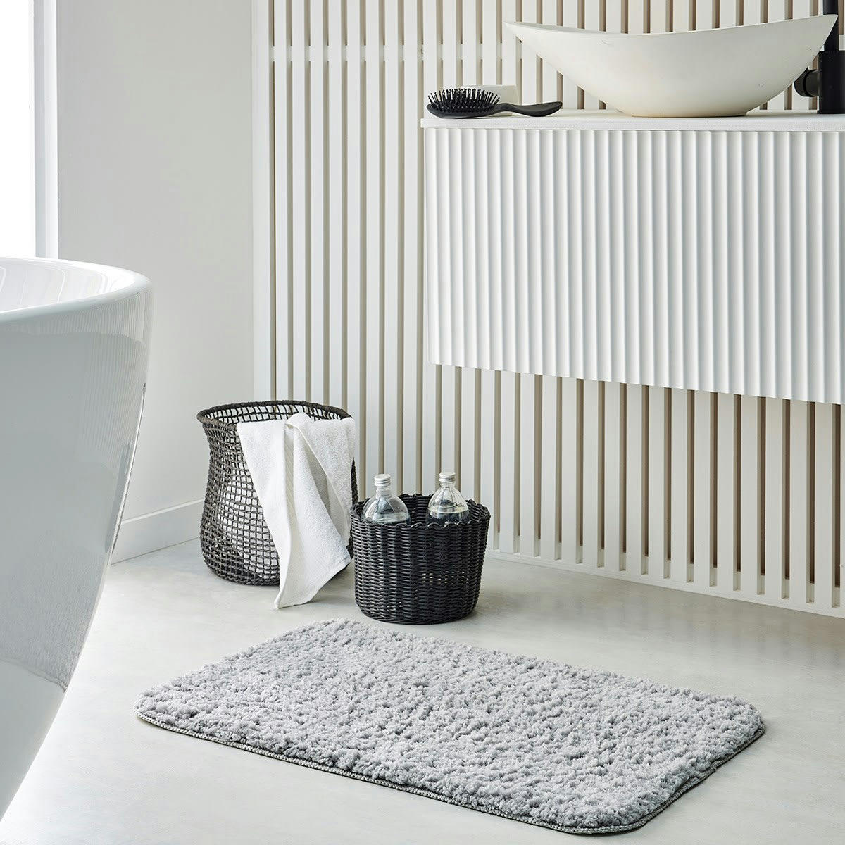 ESSENTIAL - Tapis de bain tufté uni en Polyester Gris 50x80 cm