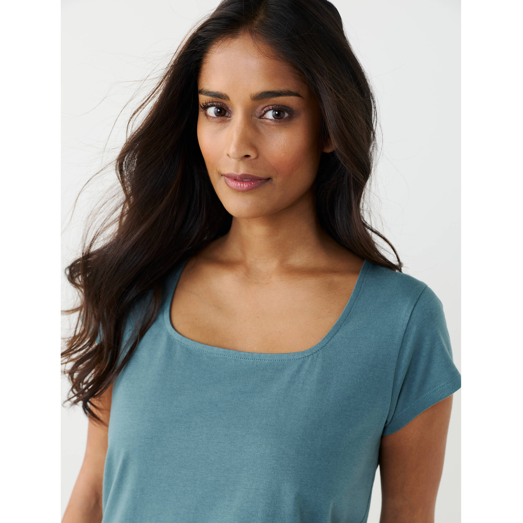 T-shirt col carré, manches courtes