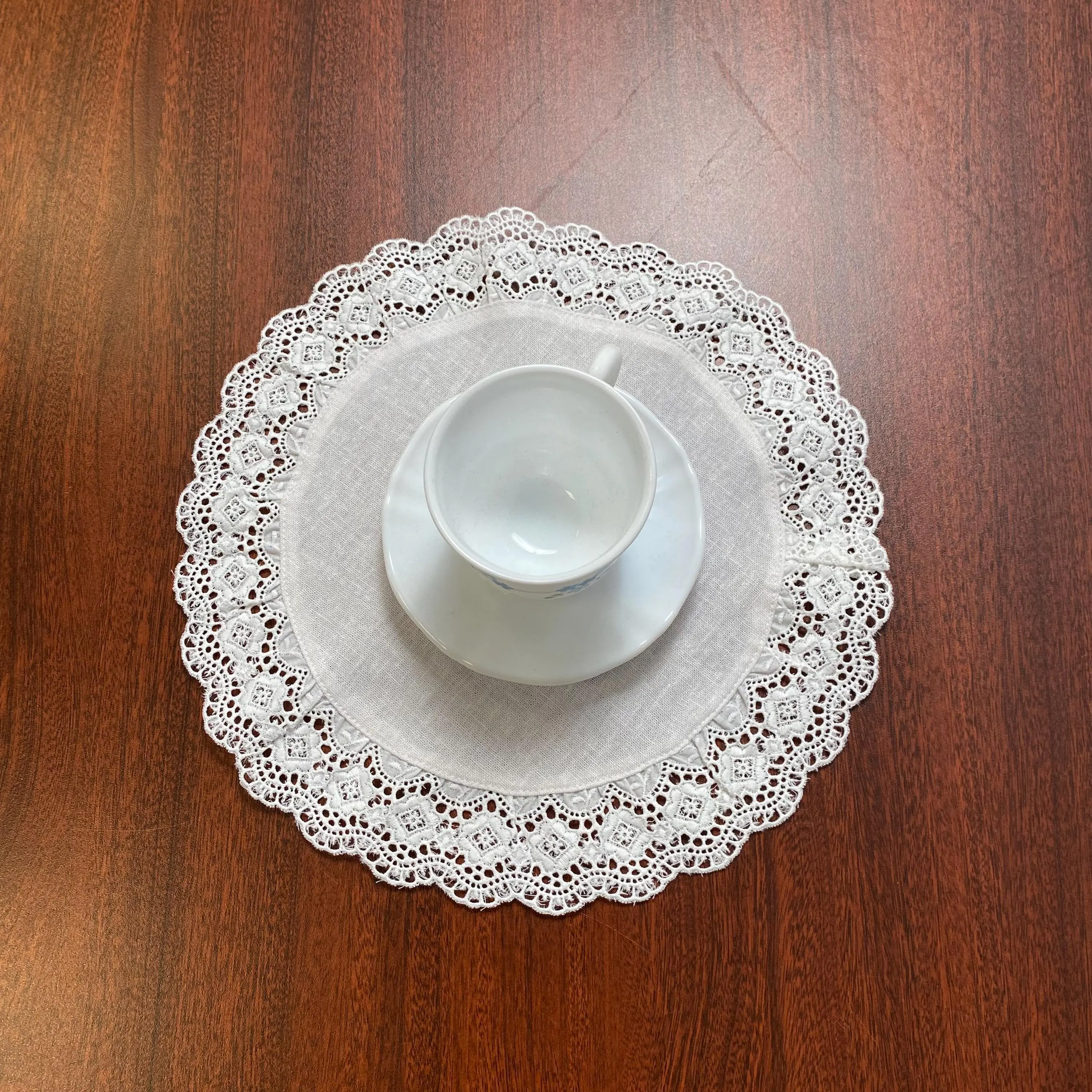 White Linen Doily Dresser Scarf Tablecloth Home Decor Cocktail Party Drink Wear