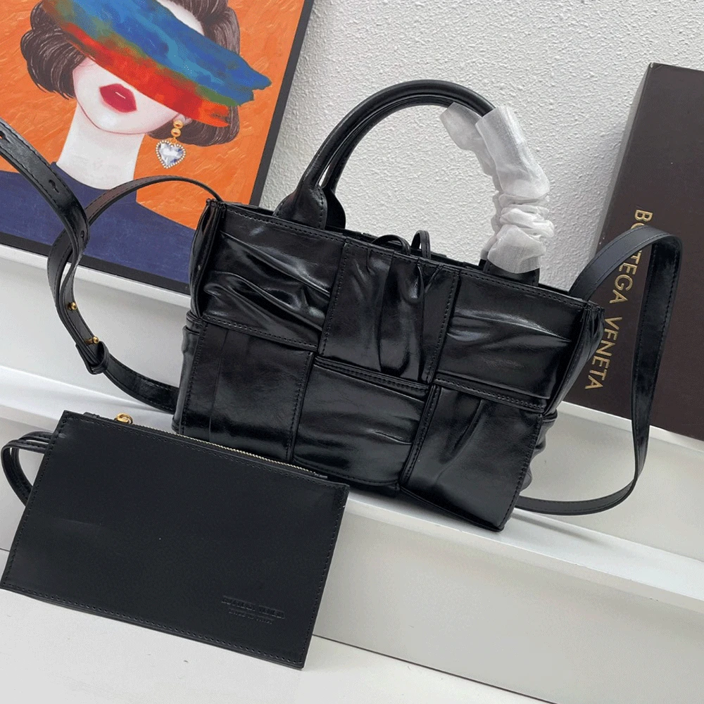 Bottega Veneta BV Arco Tote