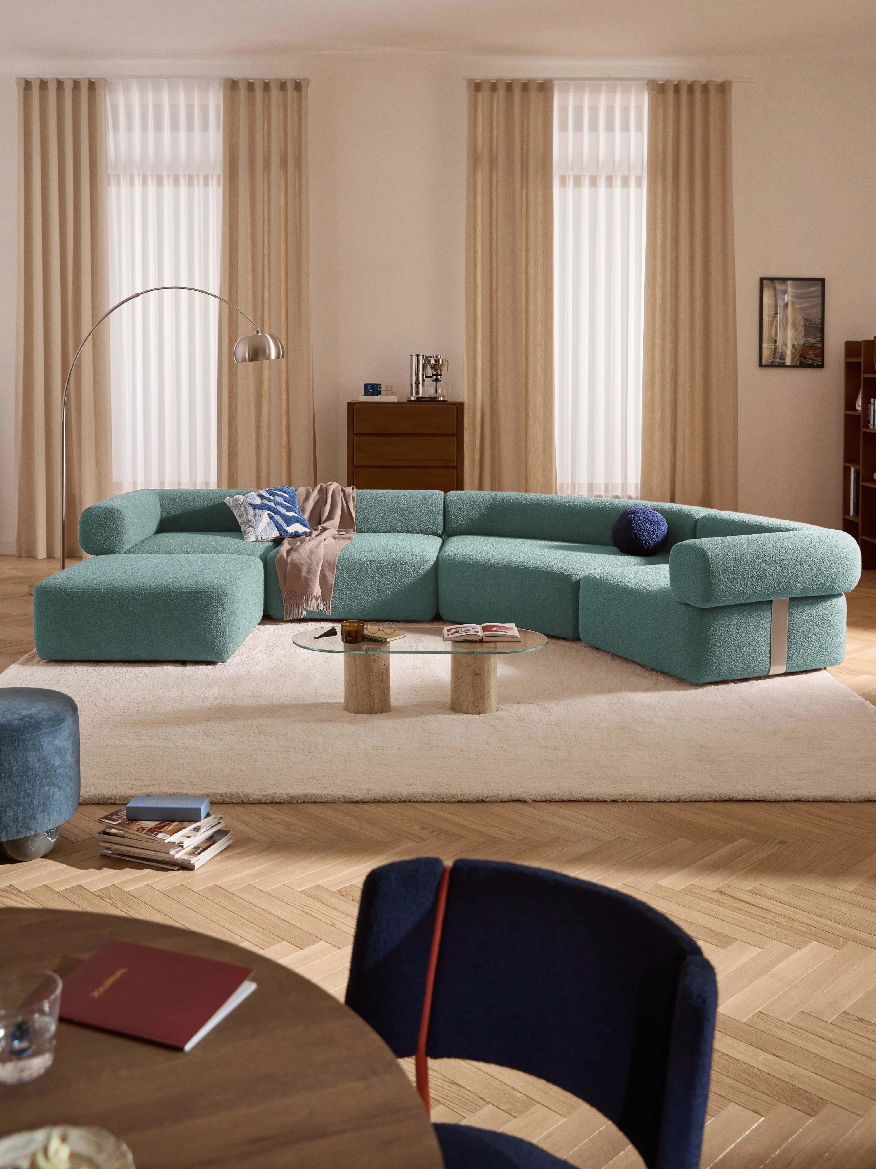 Großes modulares Bouclé-Sofa Anton mit Hocker (links/rechts)