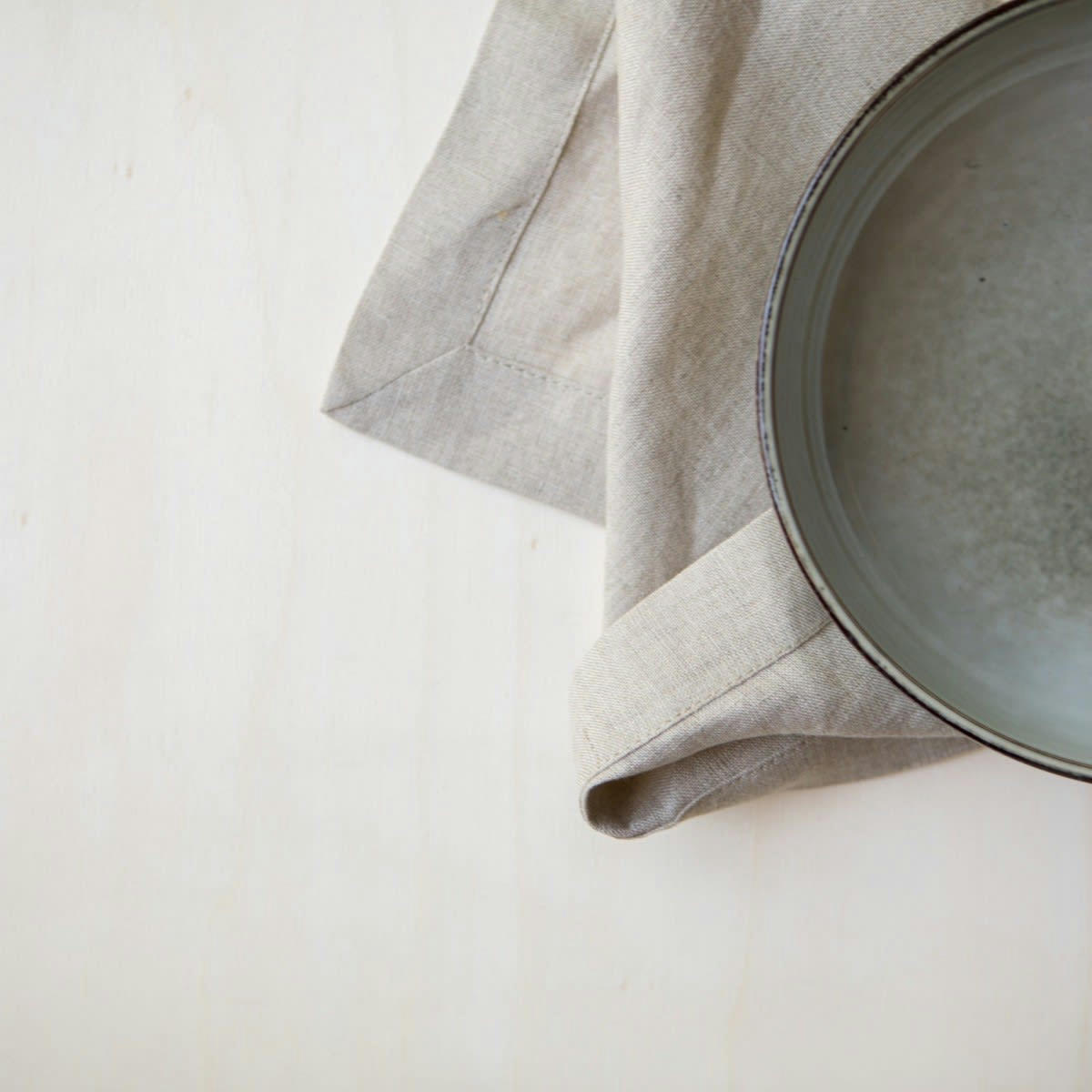 LES ESSENTIELS - Serviette en lin lavé beige foncé 45x45