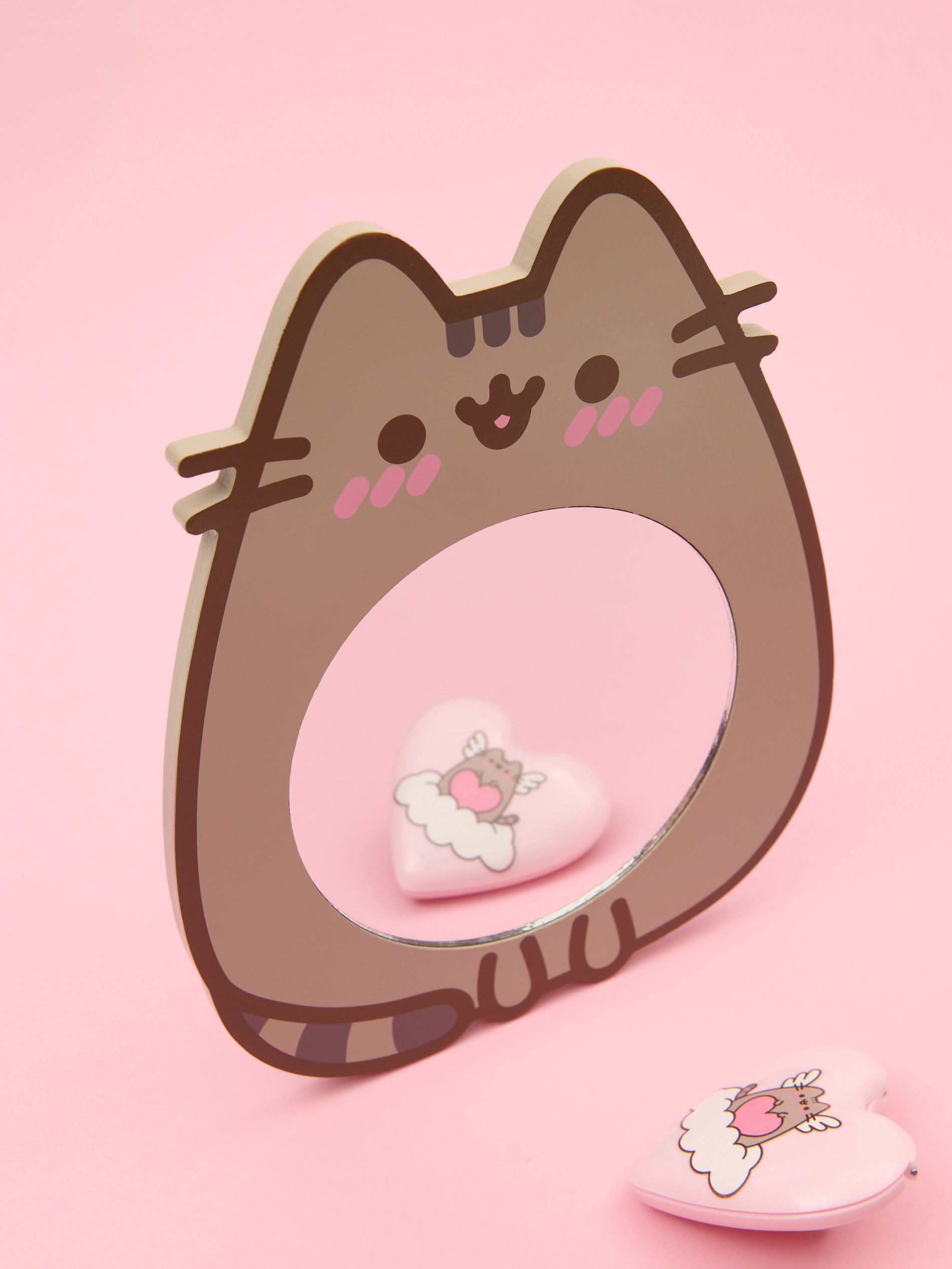 Lustro Pusheen