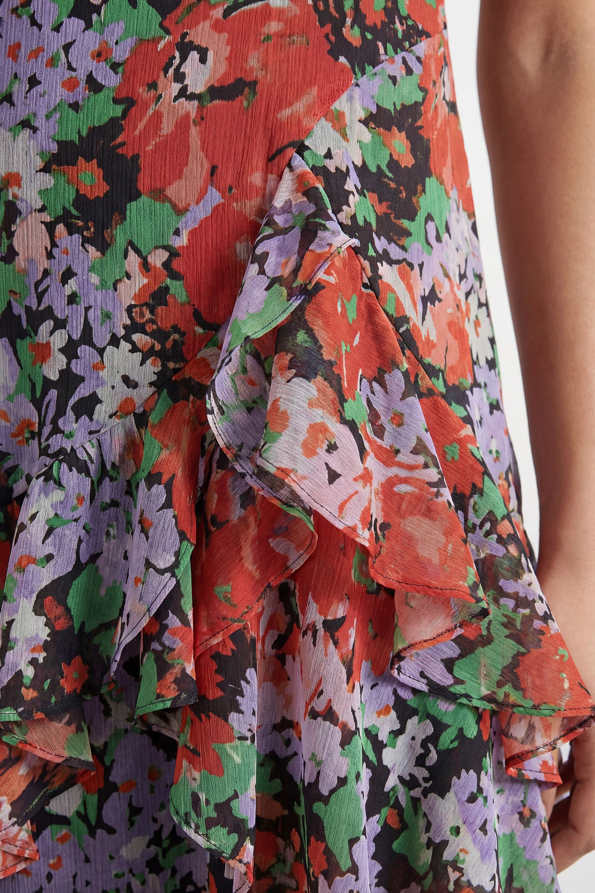 Warehouse Petite Flutter Sleeve Floral Print Frill Detail Maxi Dress