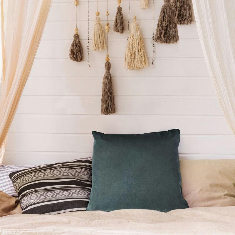 SUEDEN - Coussin de sol en suédine gris carbone 70x70