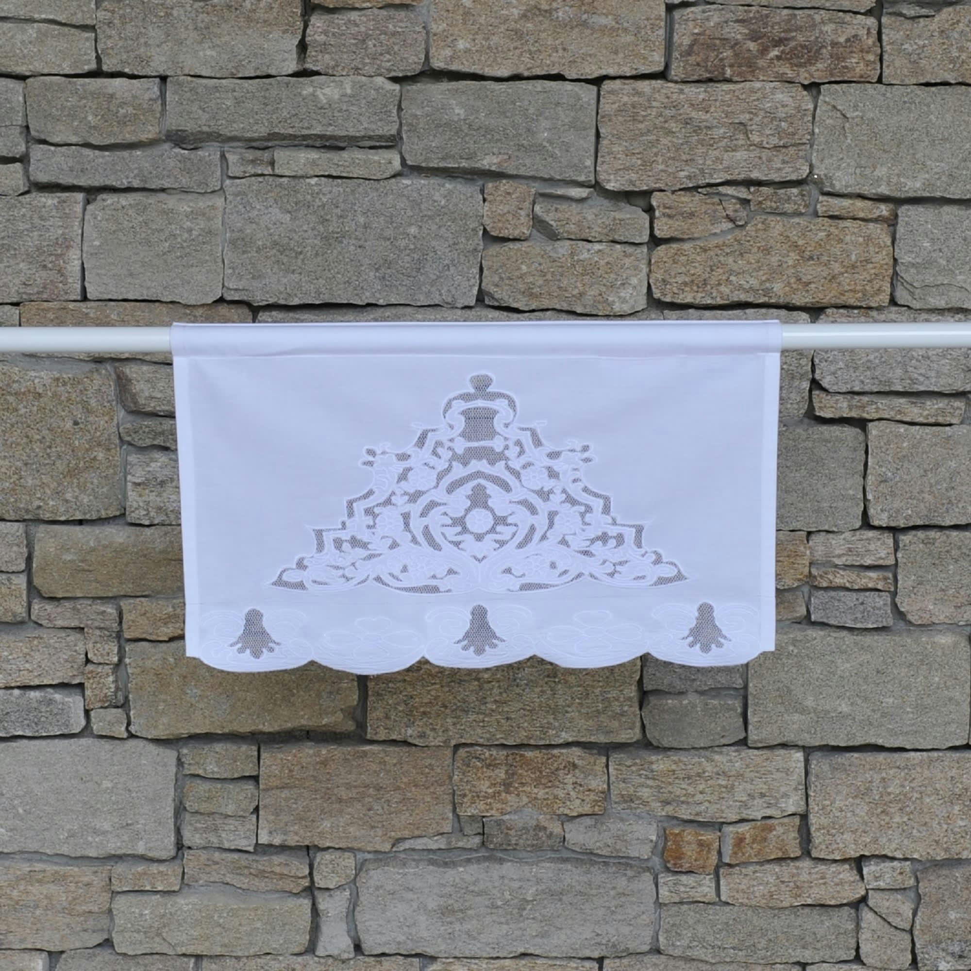 SORMIOU - Cantonnière avec broderie sur filet 60X31 CM