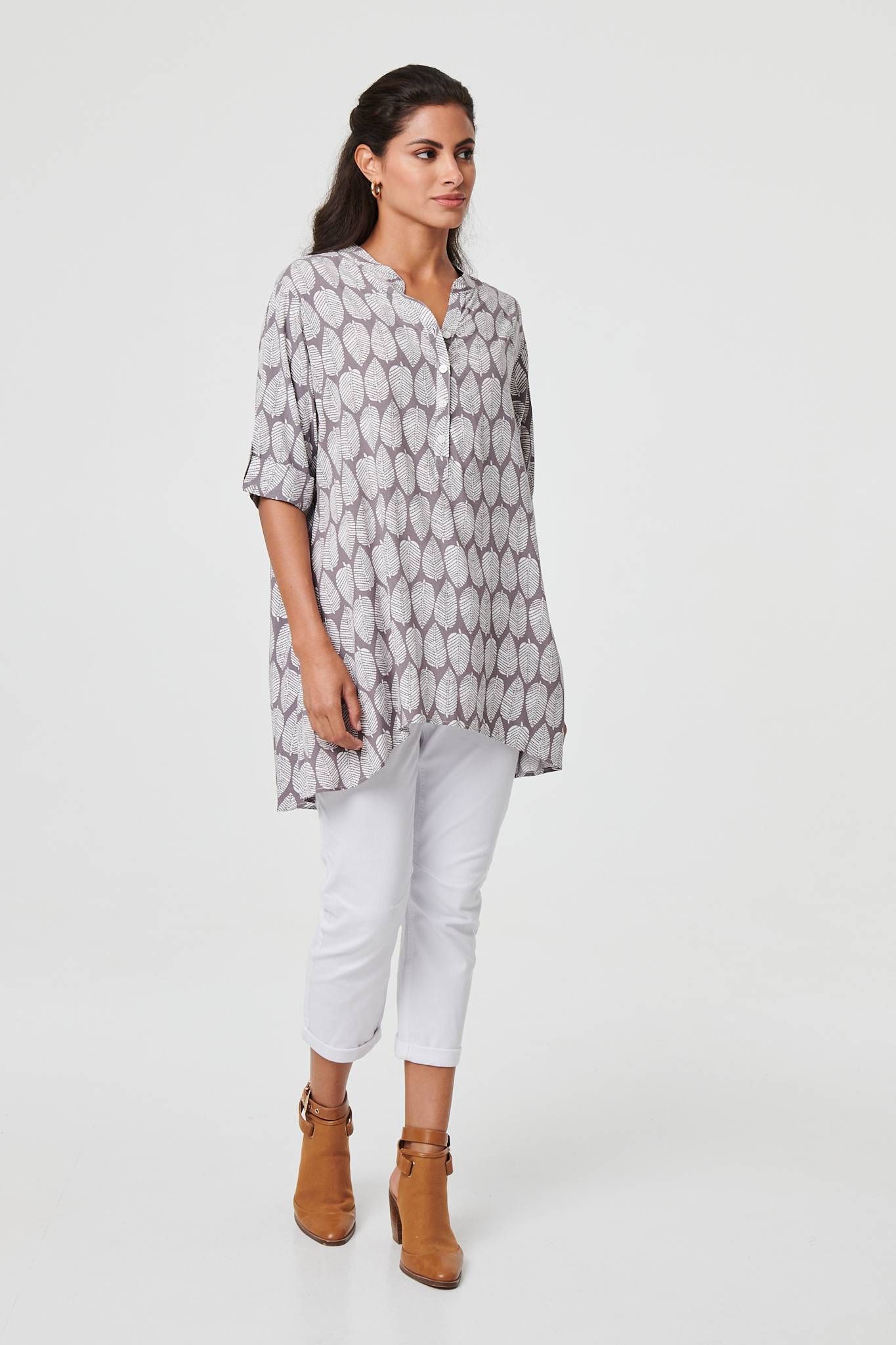 Izabel London Leaf Print 1/2 Sleeve Curve Hem Blouse