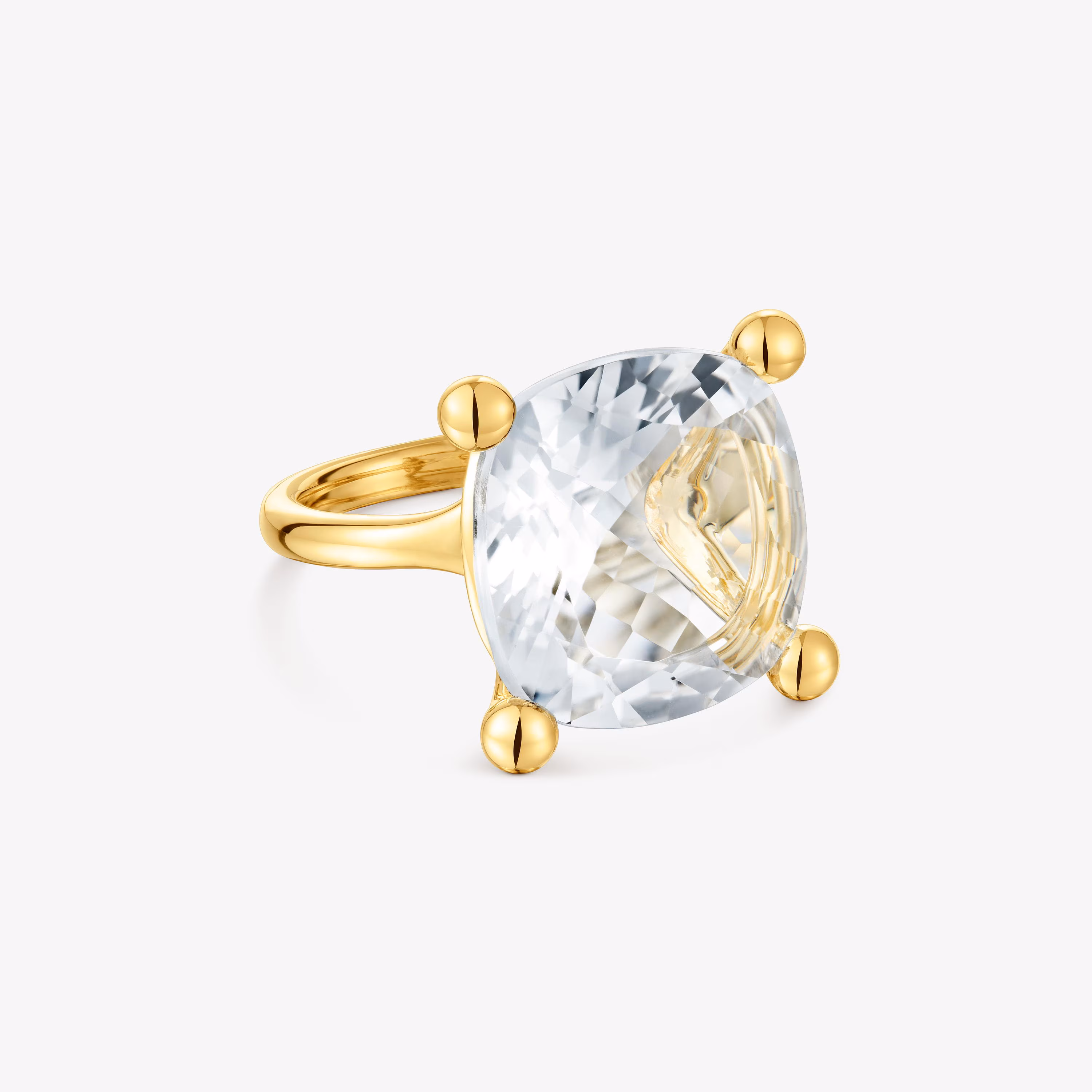 Anillo grande con baño de oro 18 kt sobre plata y cuarzo cristal de roca Color White
