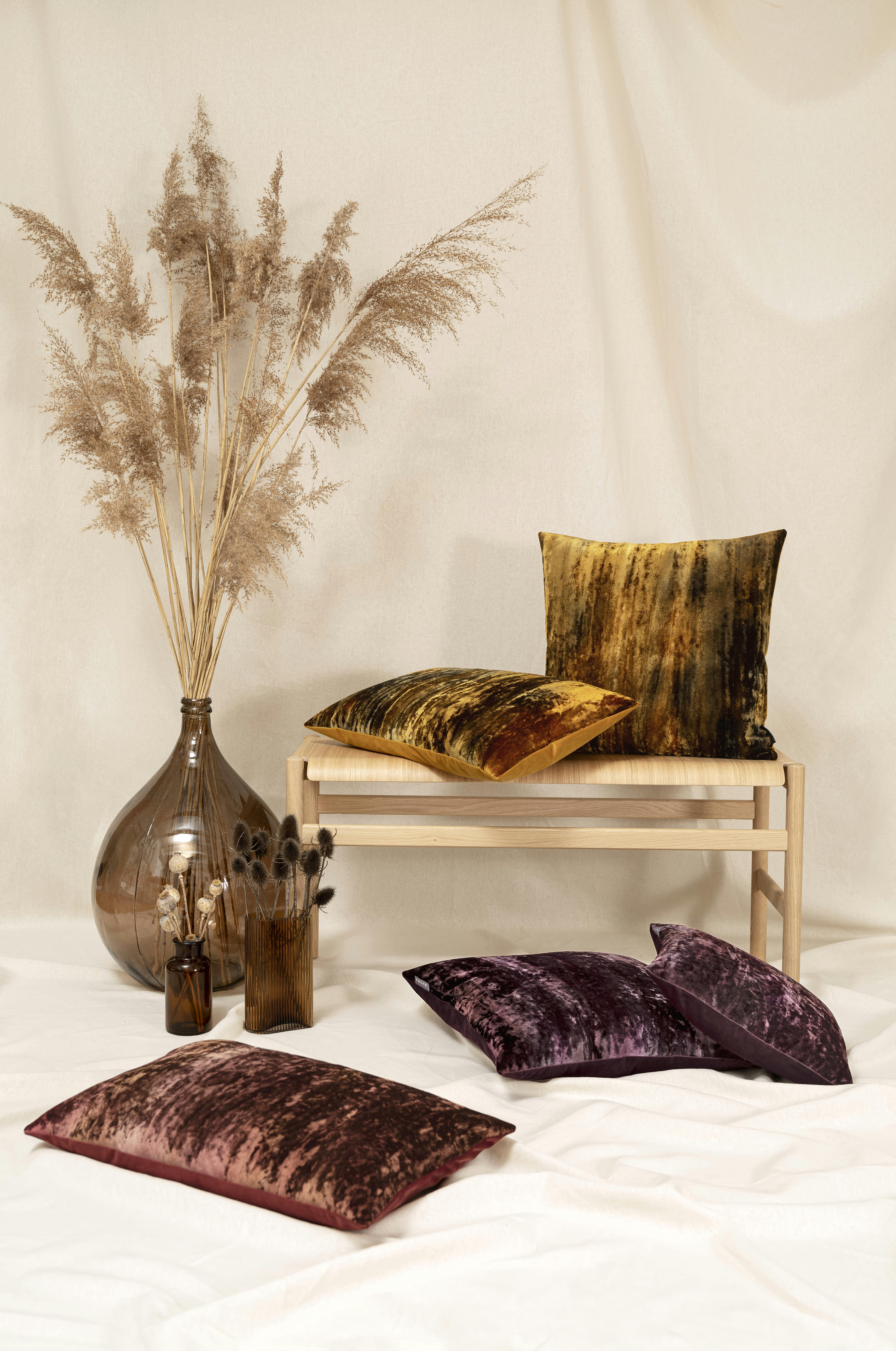 SHIVA - Housse de coussin mauve violine velours effet 3D 60x40