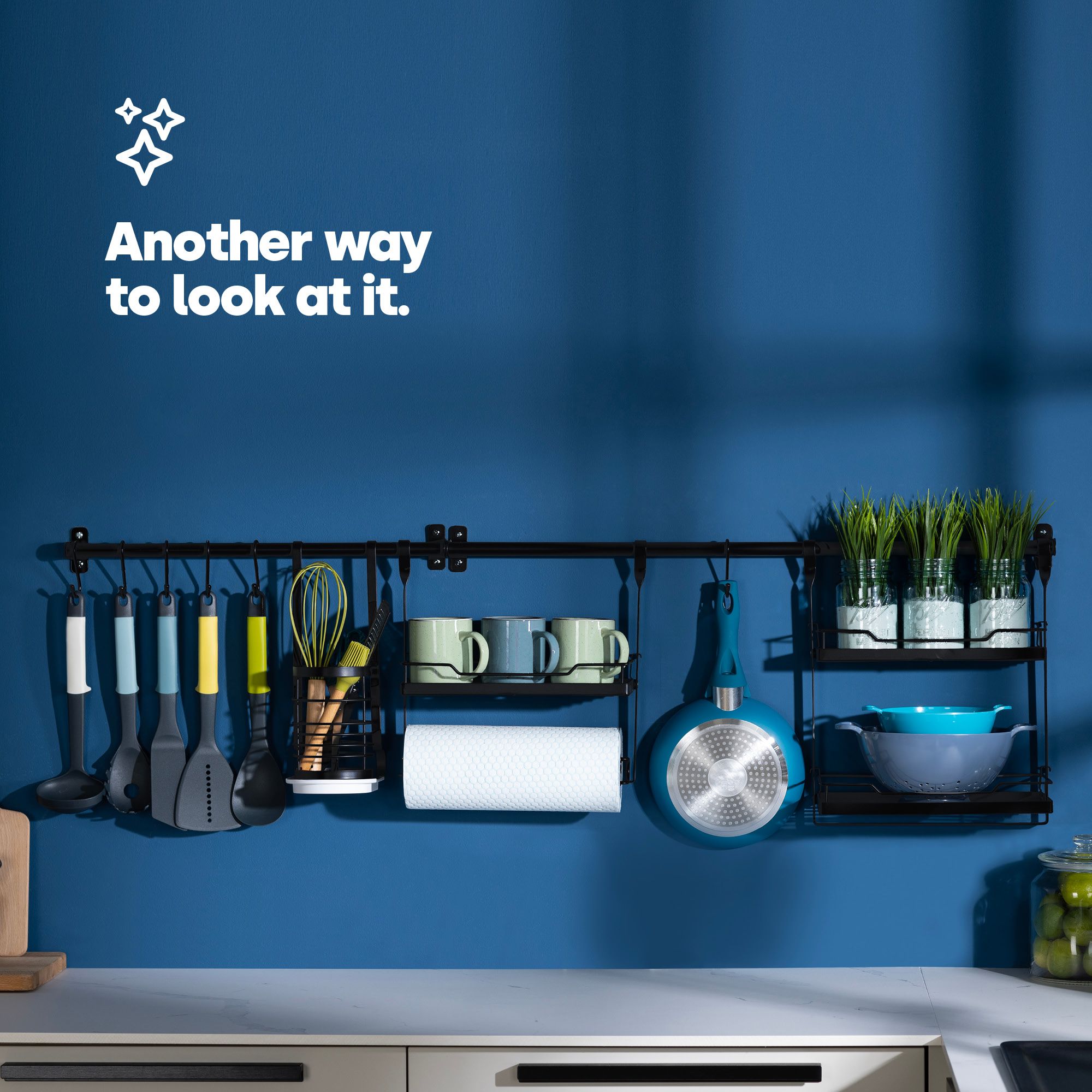 LIVIVO 79cm Wall Mounted Kitchen Hanging Rail with 5 S Hooks Black
