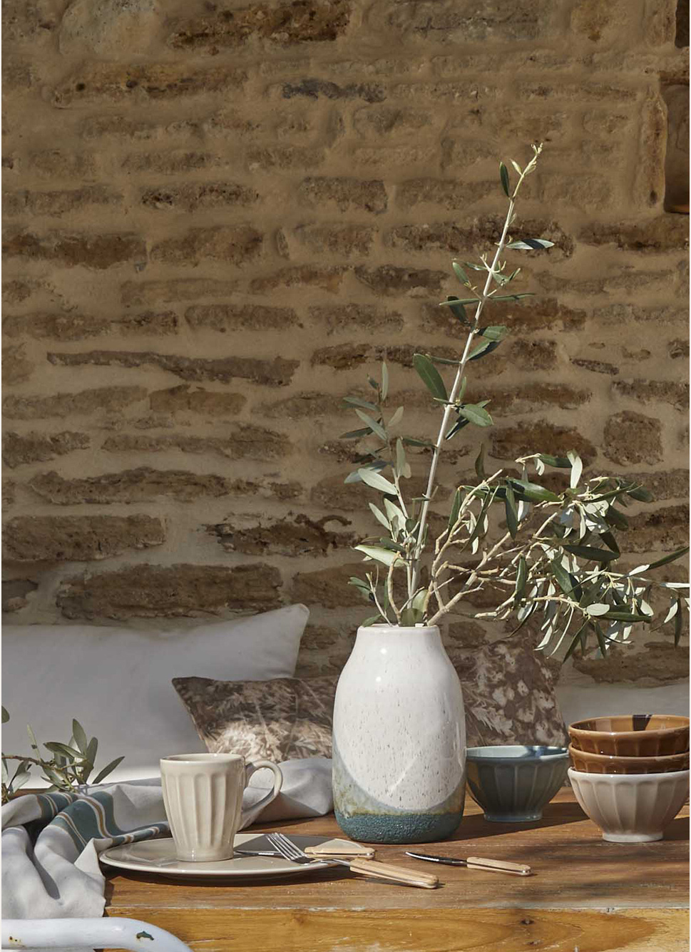 MUG CÔTELÉ EN FAÏENCE BEIGE