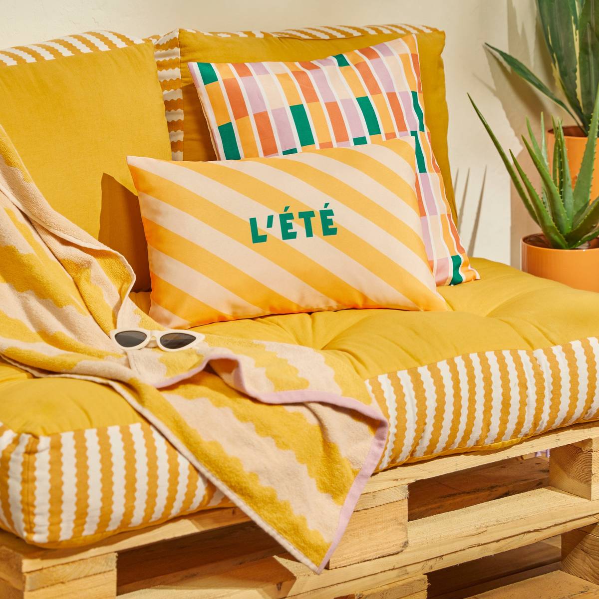 Rectangular Outdoor Cushion "Poolside" 50 x 30 cm, Polyester, Yellow