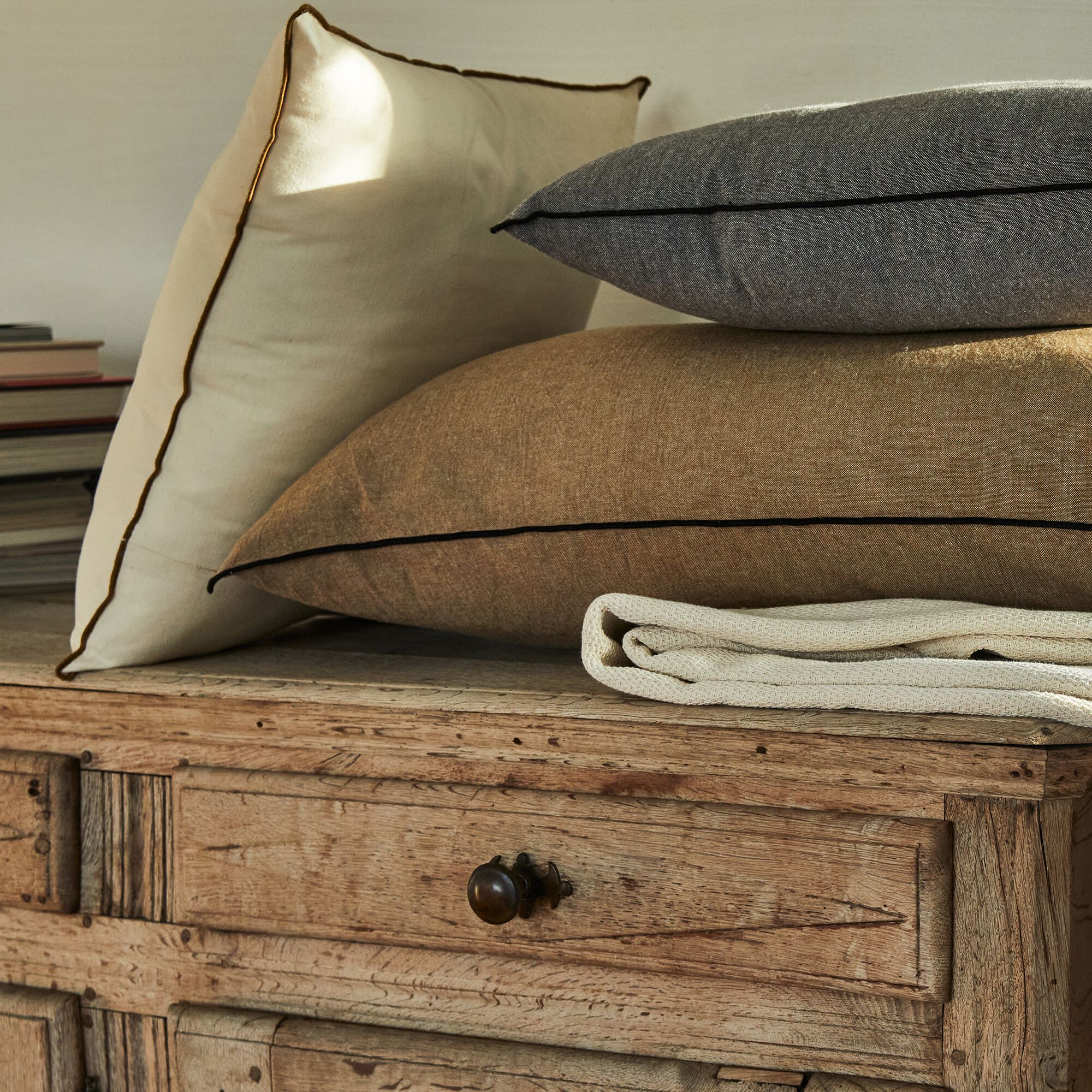 OFIR - Coussin à liseré en coton - beige 45x45cm