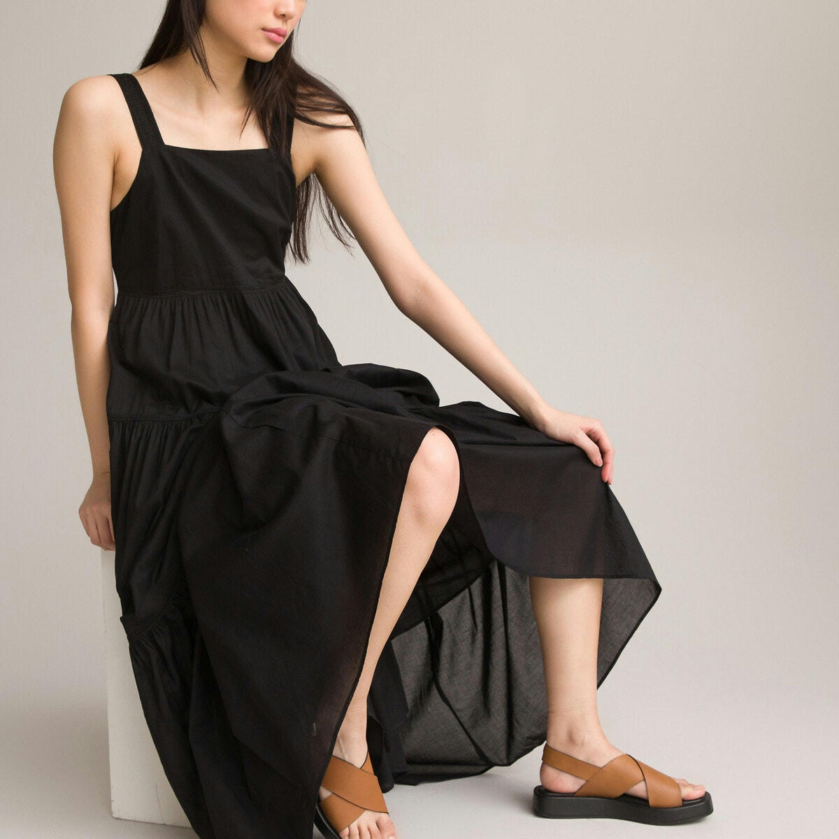 Robe longue, bretelles en dentelle