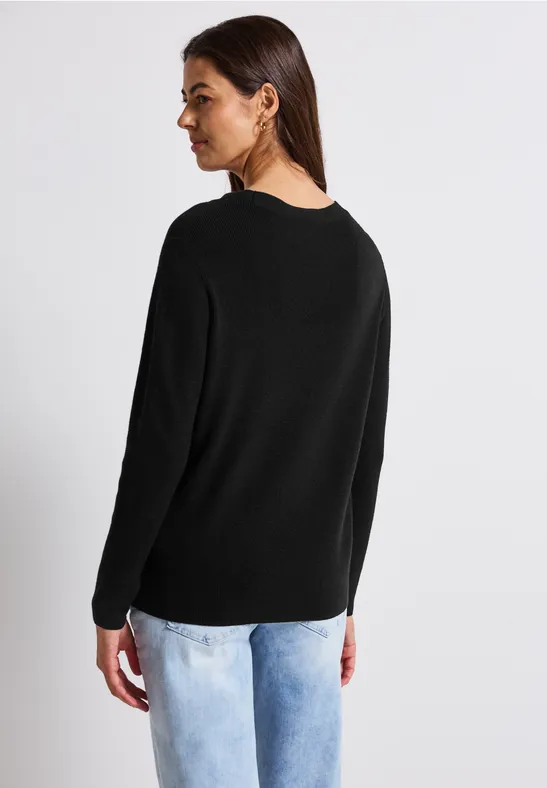 Basic V-Neck Pullover