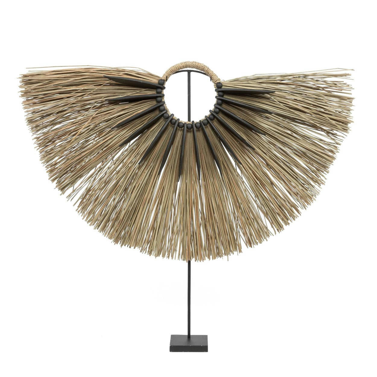 ALANG WOOD - Figurine en herbe et raffia sur socle métallique