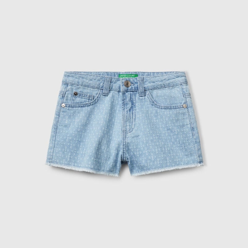 Frayed denim shorts