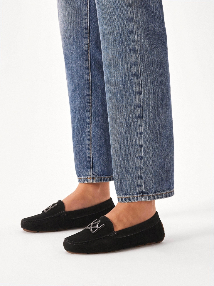 Comfortable suede moccasins in black color