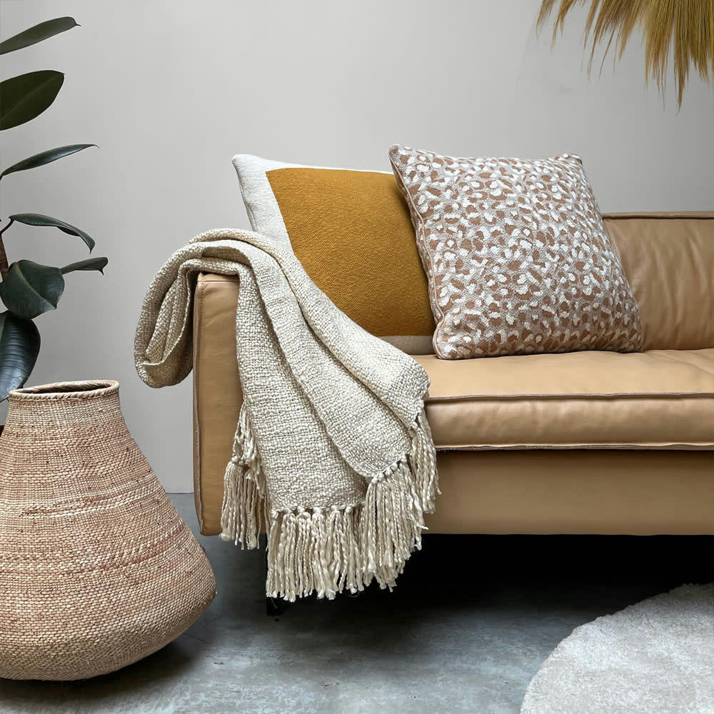 TRICOTÉ - Coussin tricoté à pois par Fudge 50x50